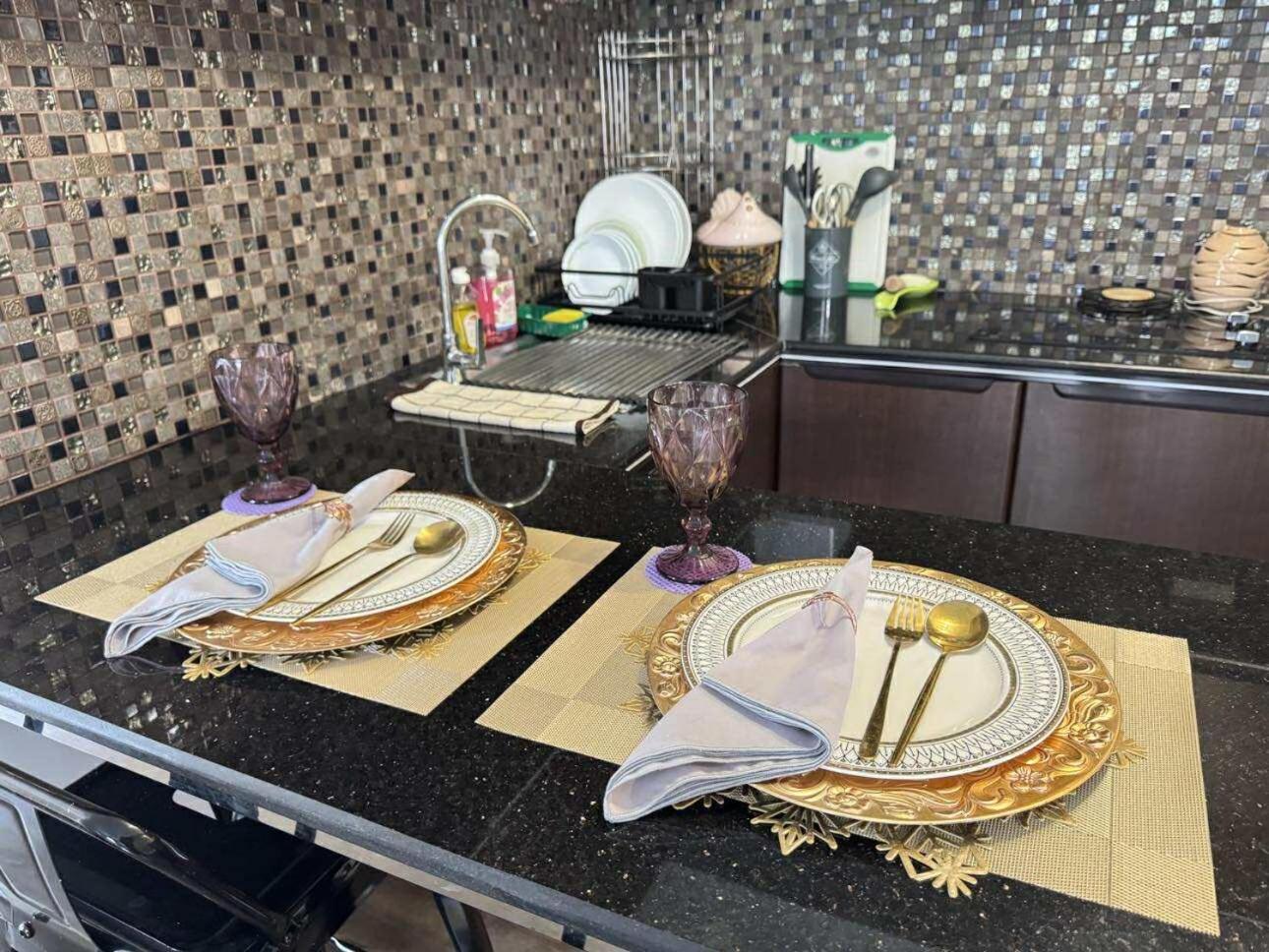 CDO Cozy 2-Bedrooms 2 Toilets View Pool and Garden beside Ayala Mall