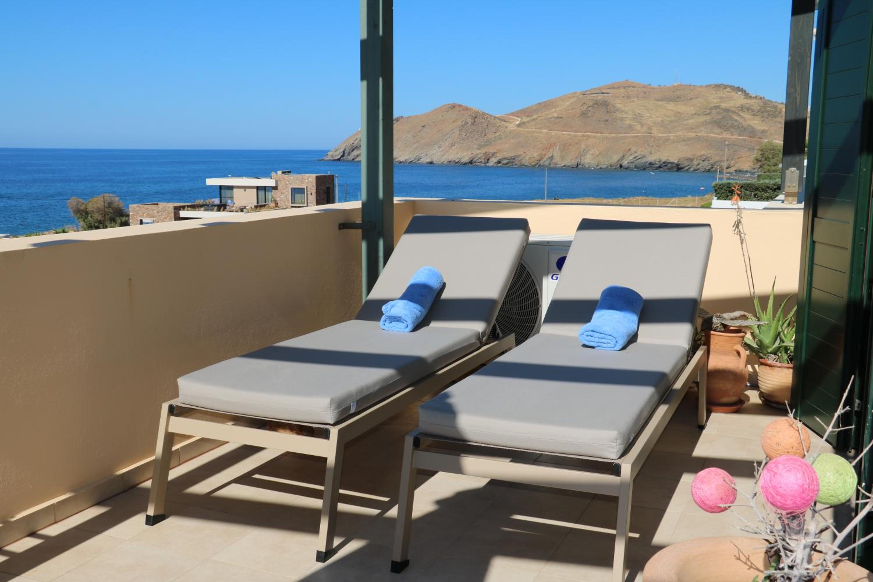 Seaview Escape Just Steps from the Ocean & Stunning Sunsets