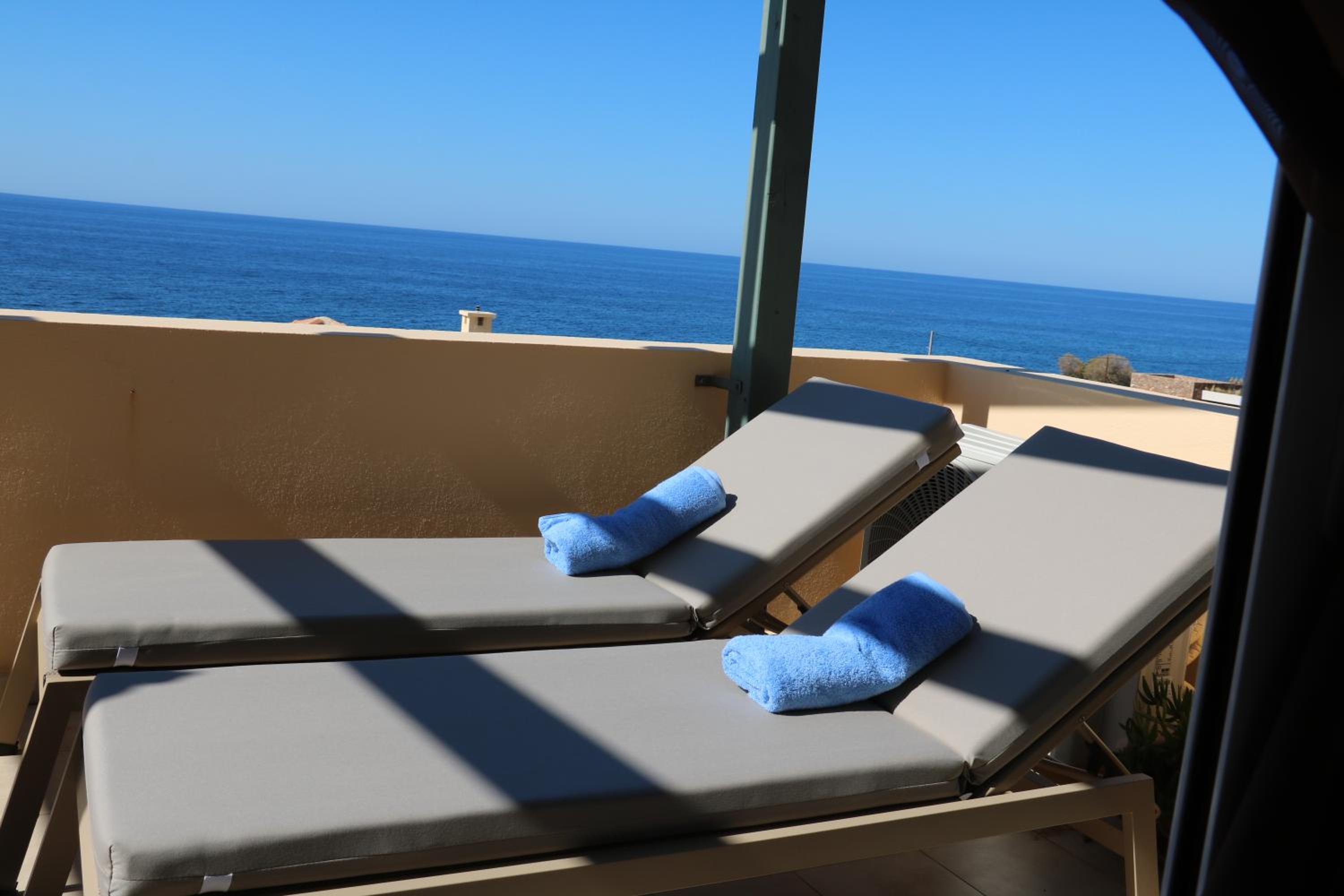 Seaview Escape Just Steps from the Ocean & Stunning Sunsets