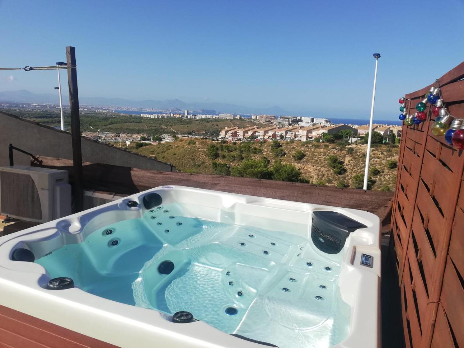 Bungalow con vistas y jacuzzi en Gran Alacant GA102