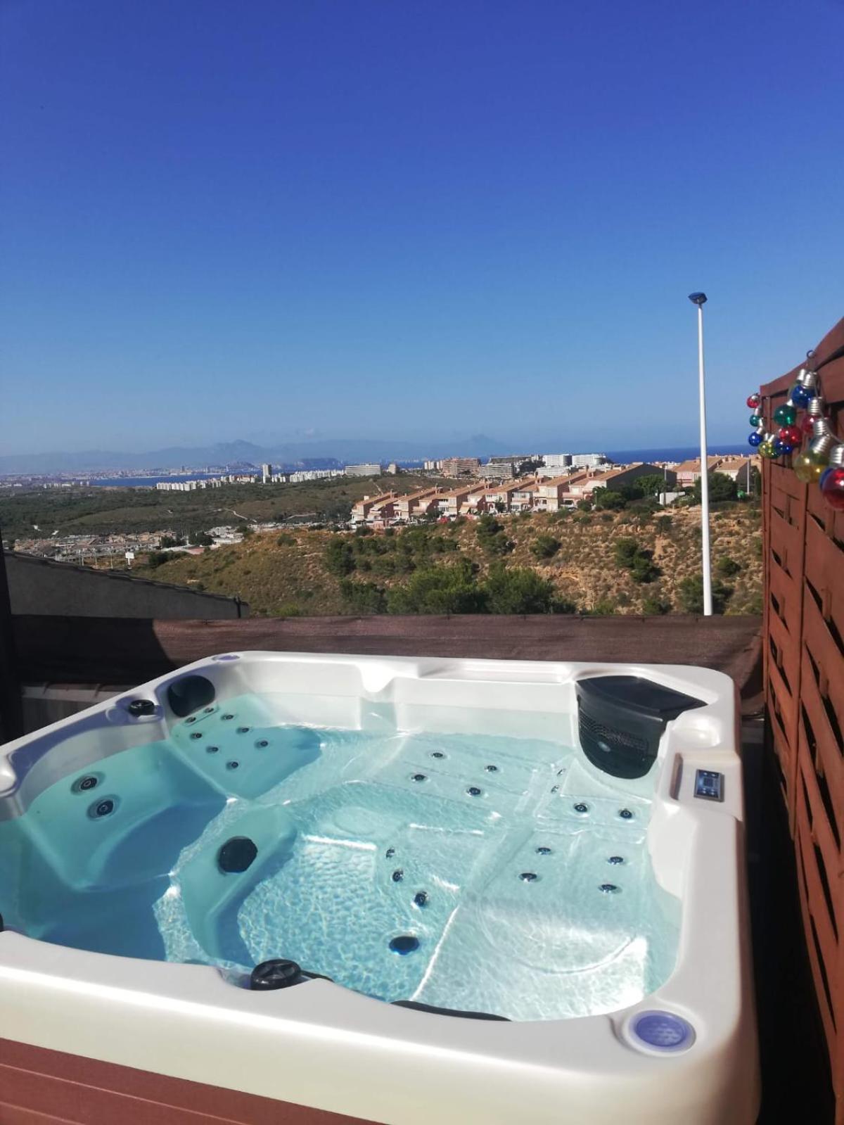 Bungalow con vistas y jacuzzi en Gran Alacant GA102