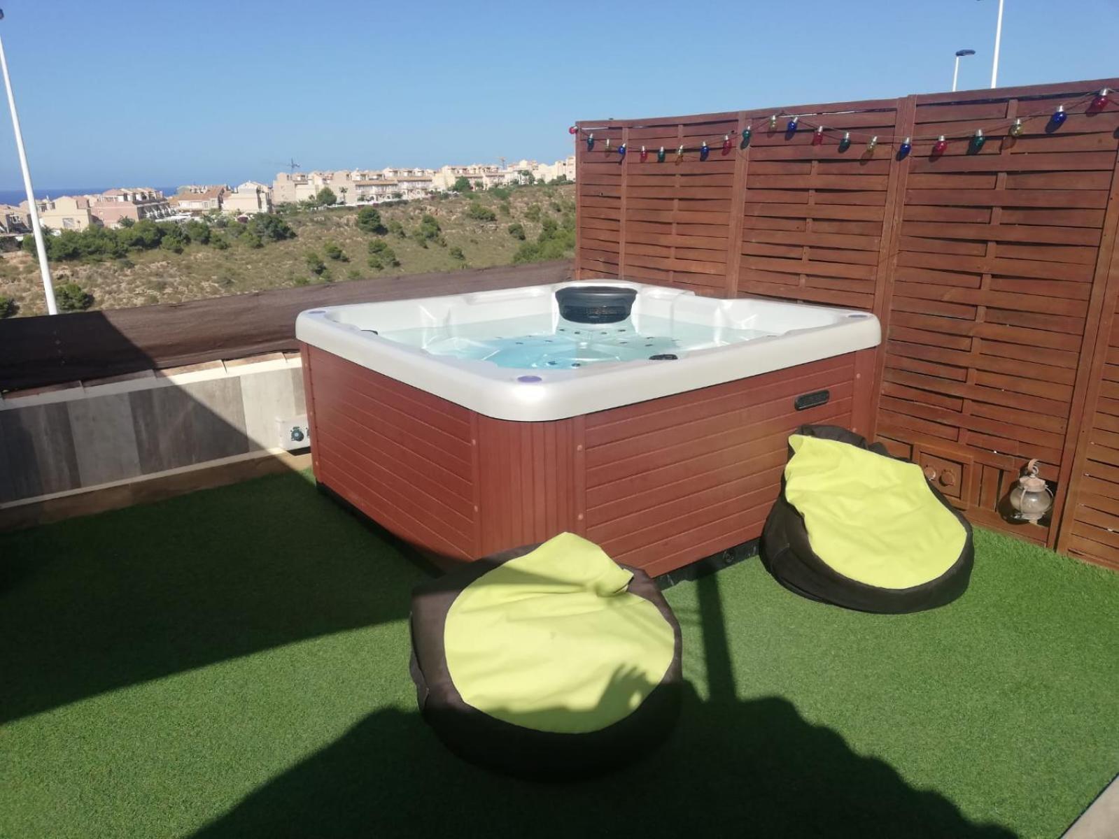 Bungalow con vistas y jacuzzi en Gran Alacant GA102