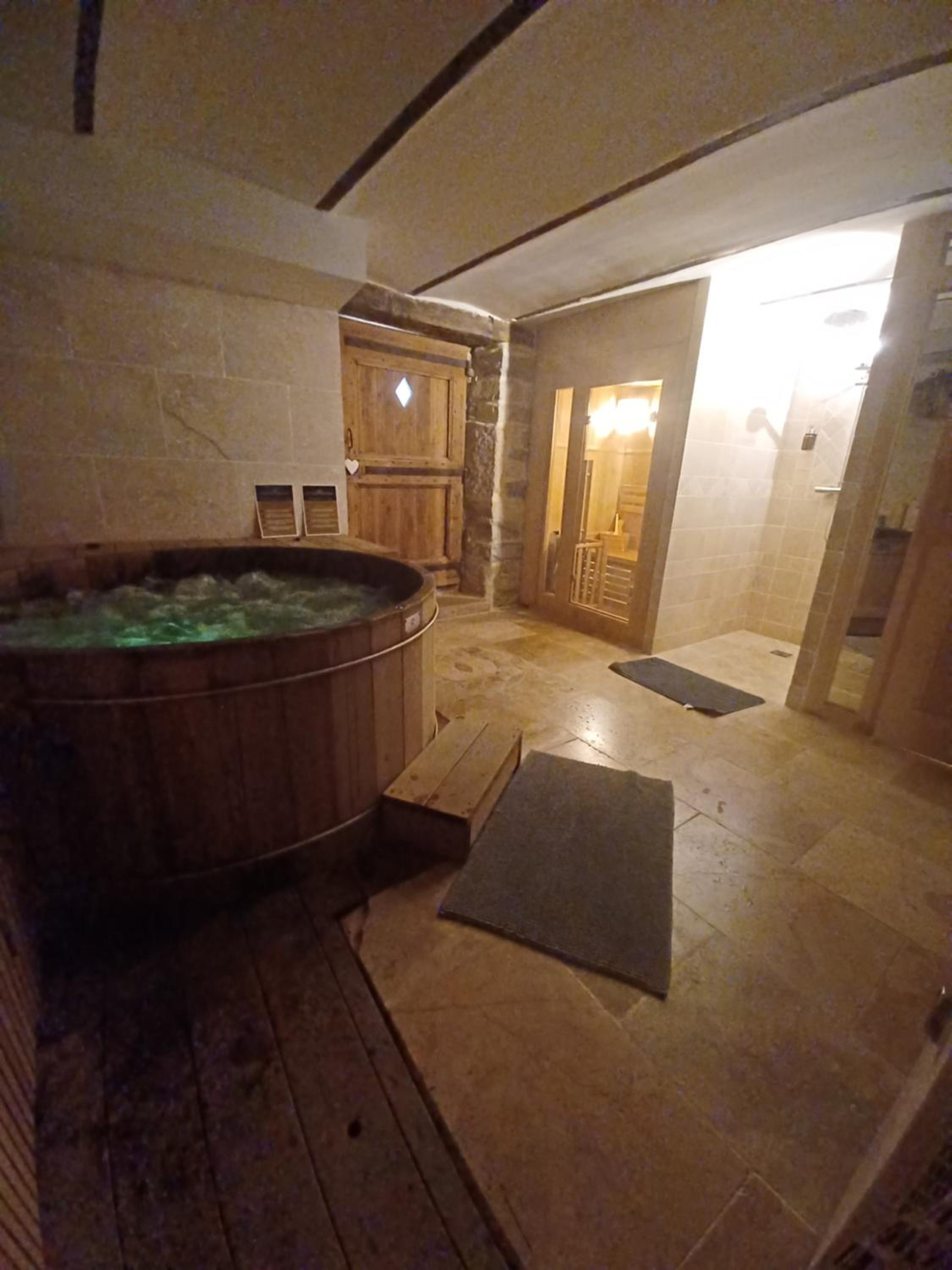 Hébergement insolite avec jacuzzi privatif Millau, photo 4