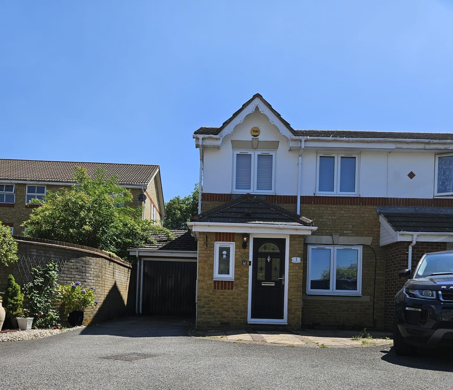 Heathrow Modern House with Parking & Fast WiFi