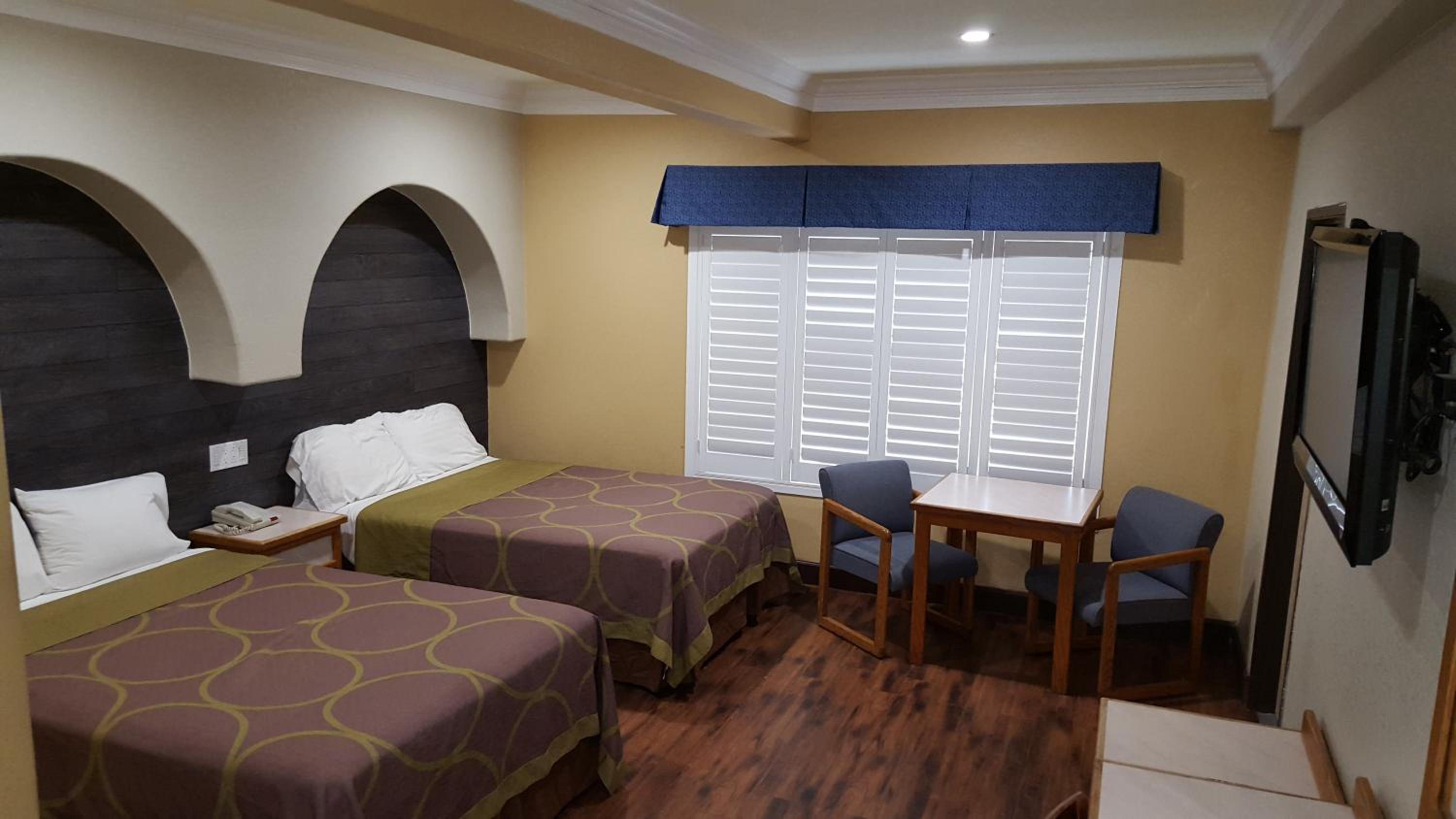 Reedley Inn view 4