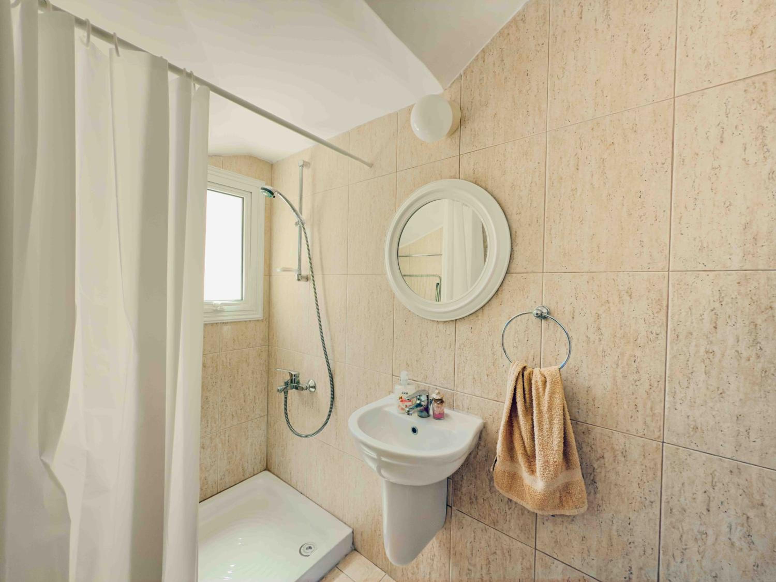 Villa Rena - 3BR Retreat near Kalamies Beach