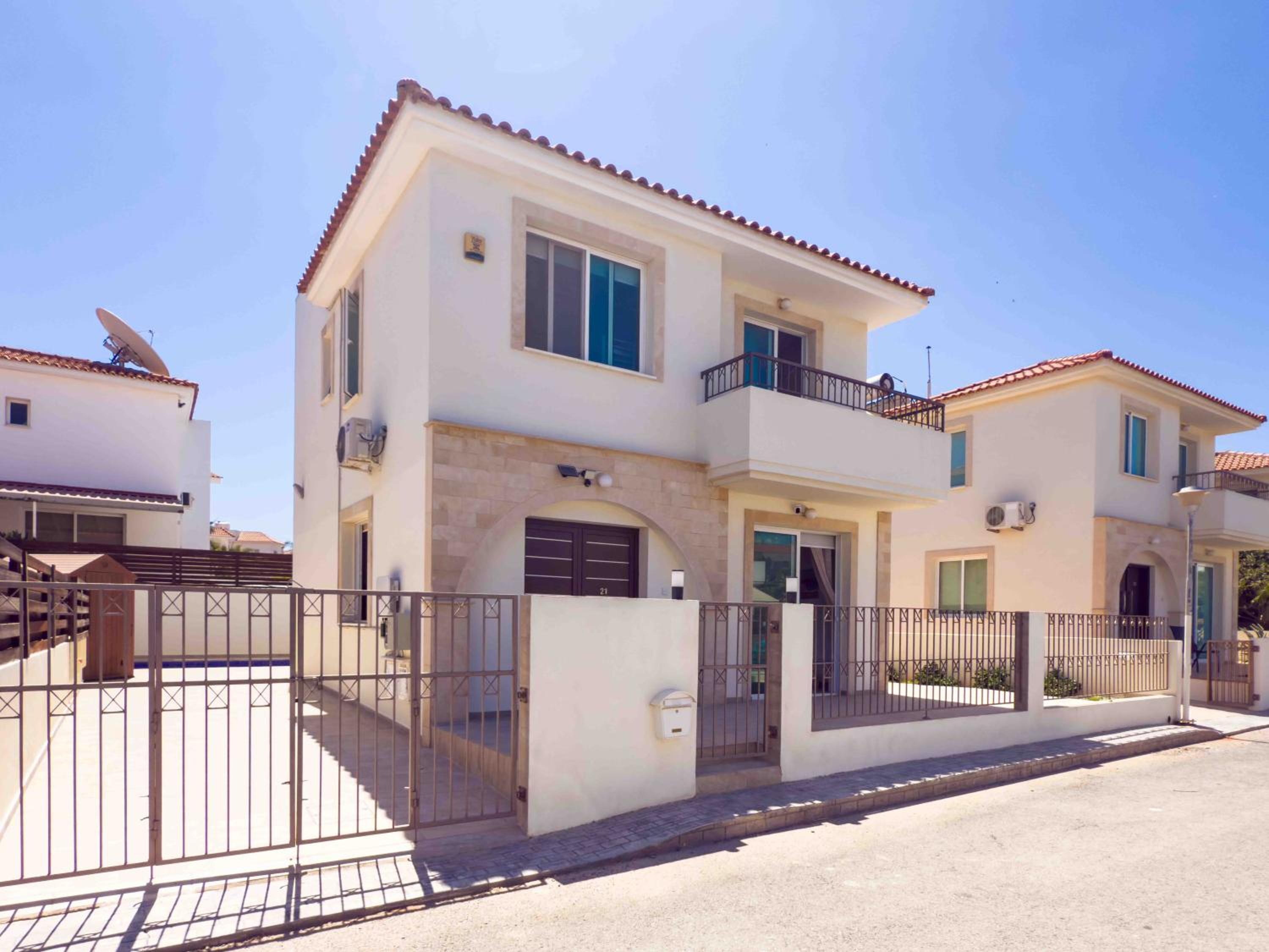 Villa Rena - 3BR Retreat near Kalamies Beach