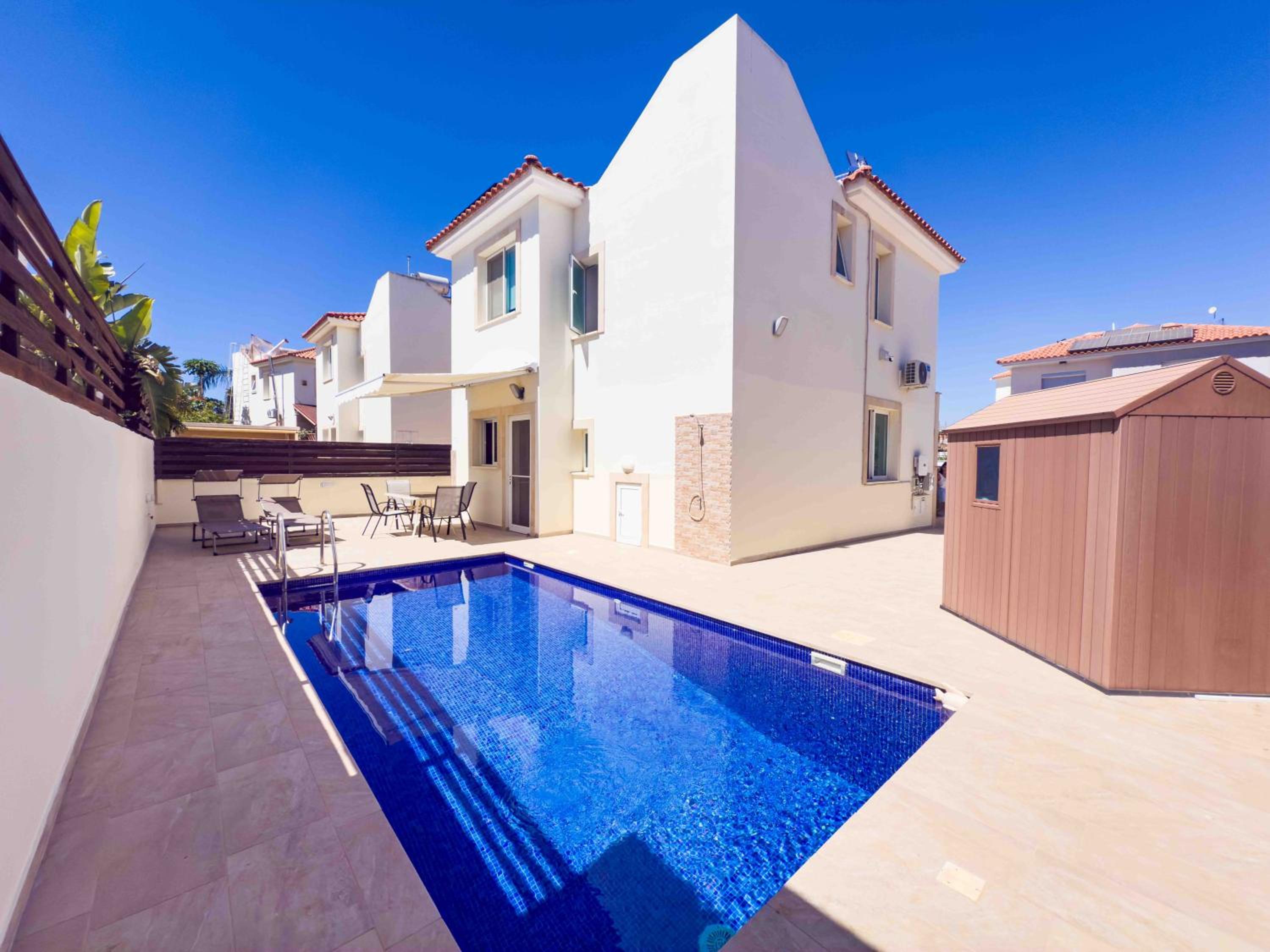 Villa Rena - 3BR Retreat near Kalamies Beach