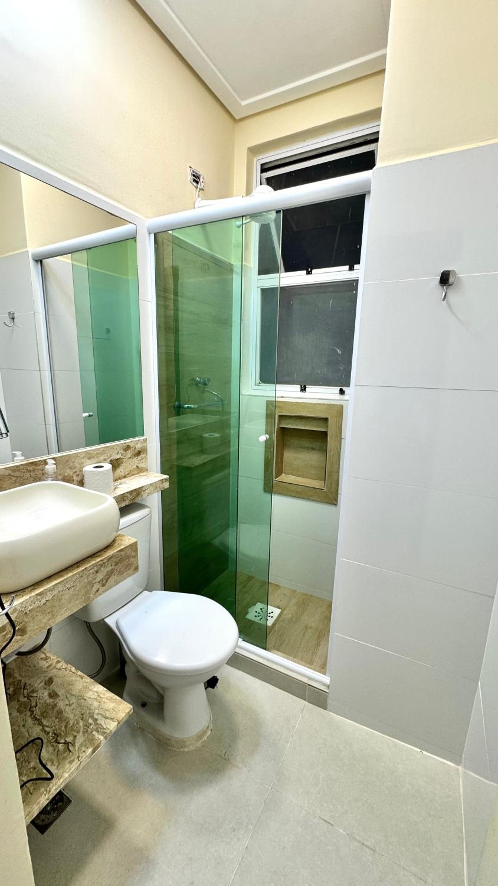 Studio 102 Pitangueiras no térreo - ar condicionado - na quadra da praia!