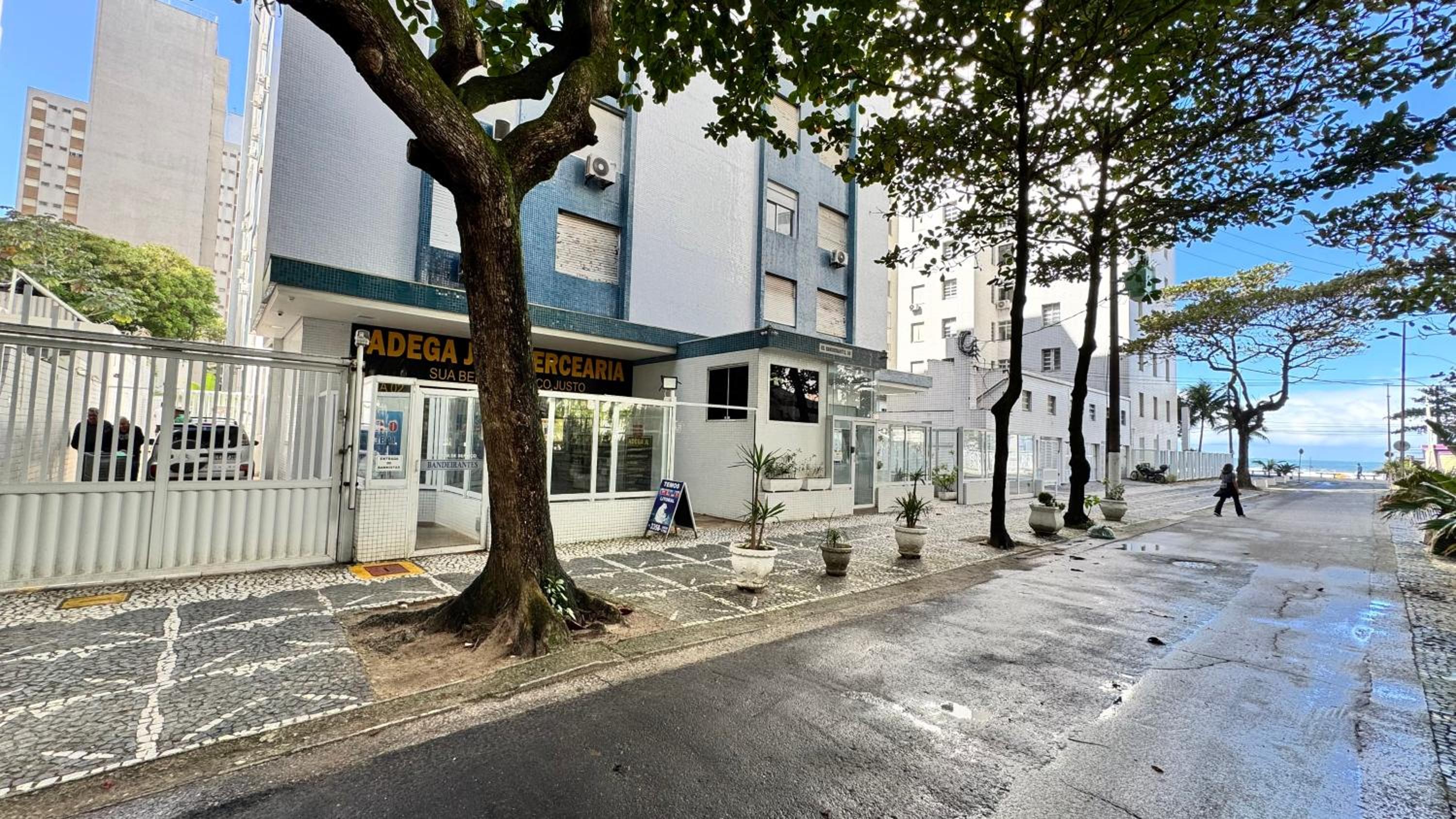 Studio 102 Pitangueiras no térreo - ar condicionado - na quadra da praia!