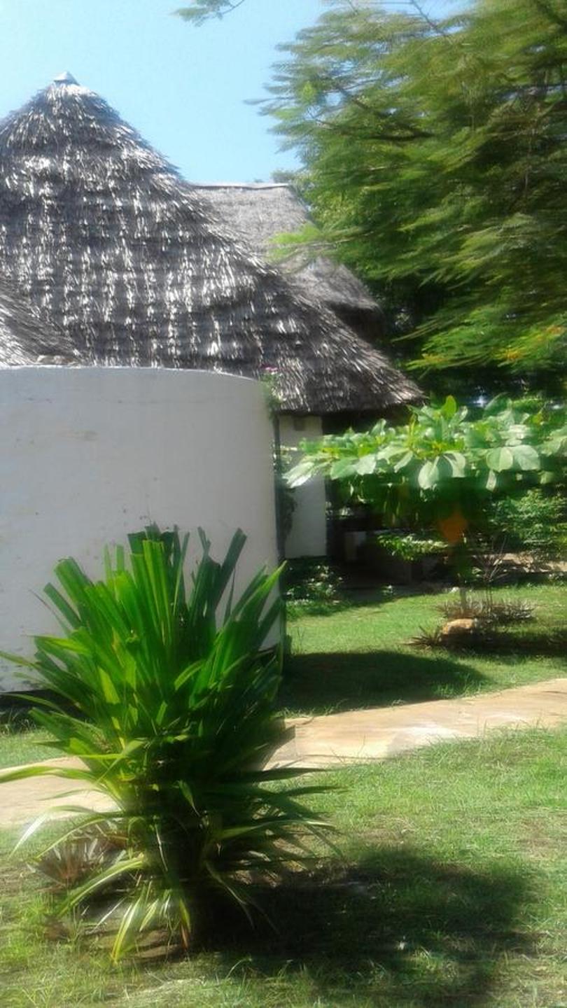 Diani Banda Cottages view 3