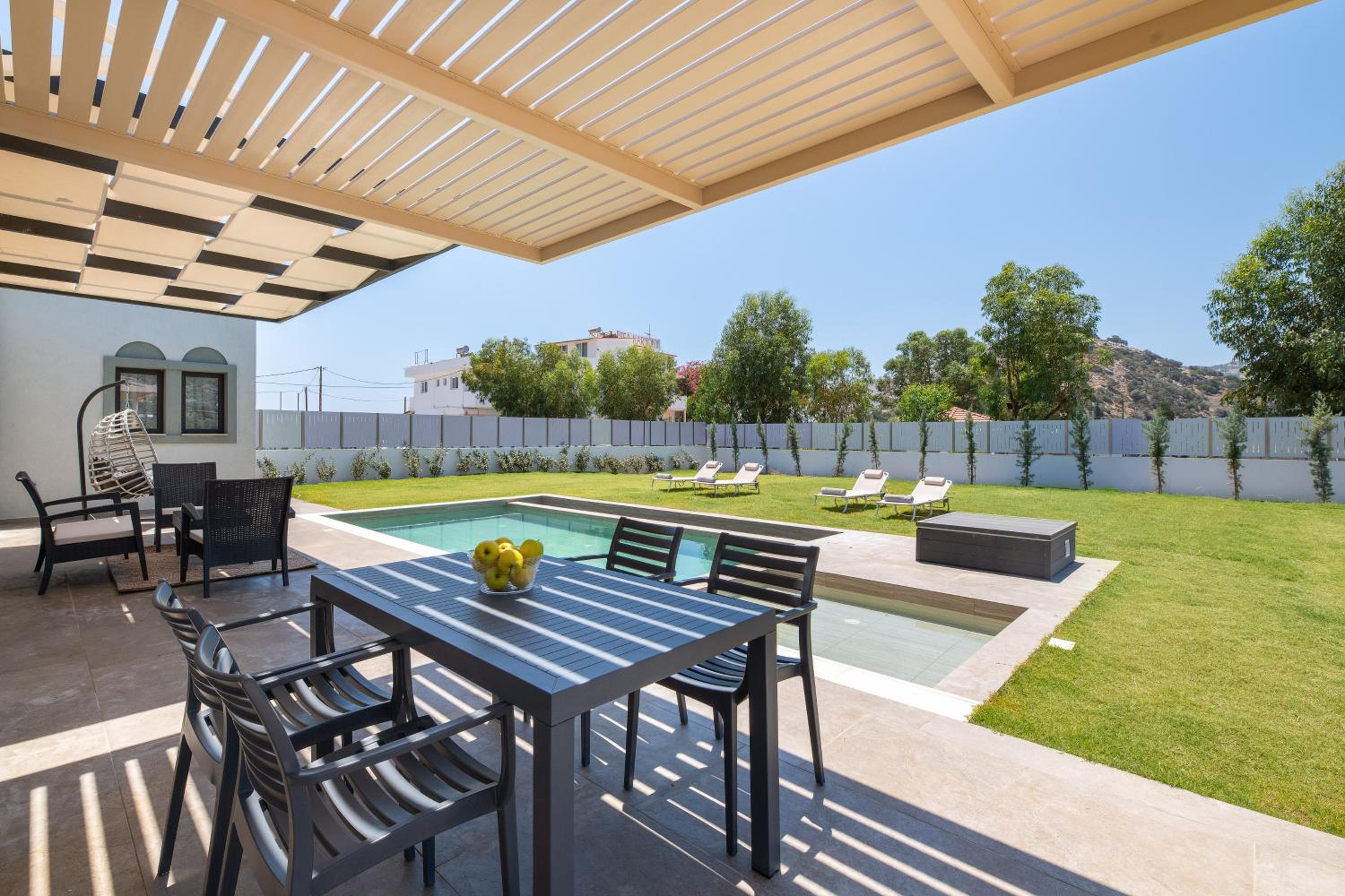 Sunrays Pool Villas