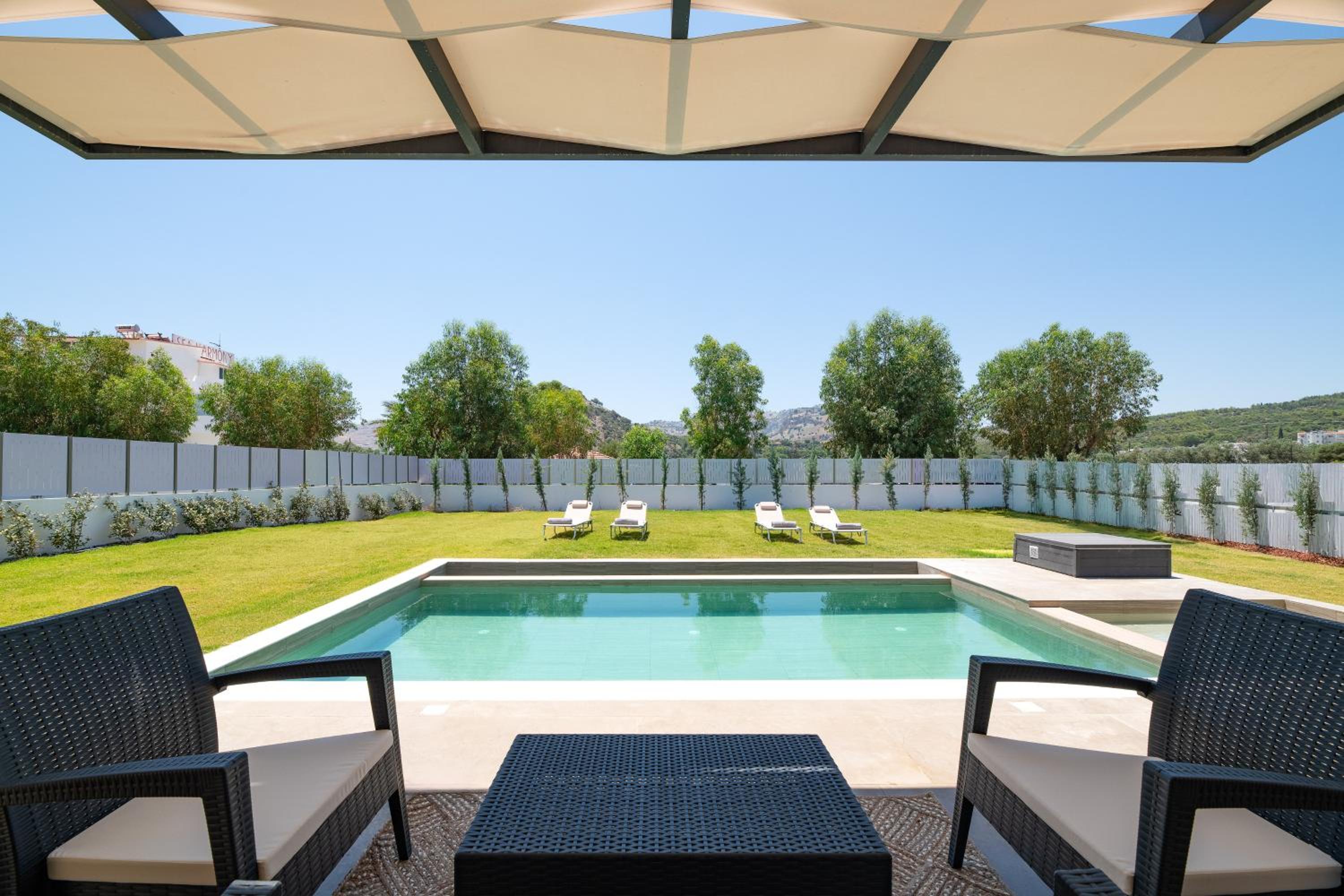 Sunrays Pool Villas