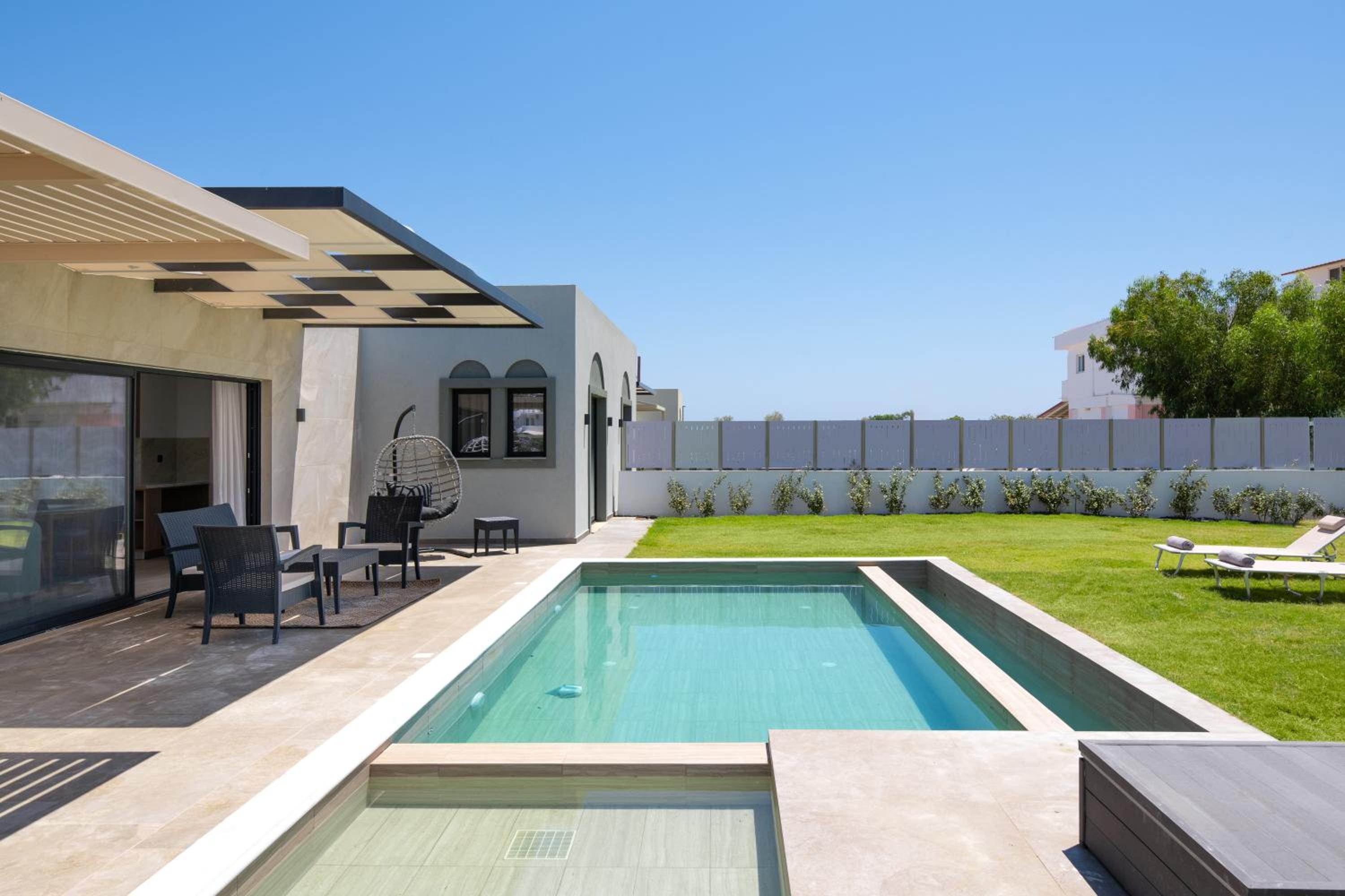 Sunrays Pool Villas