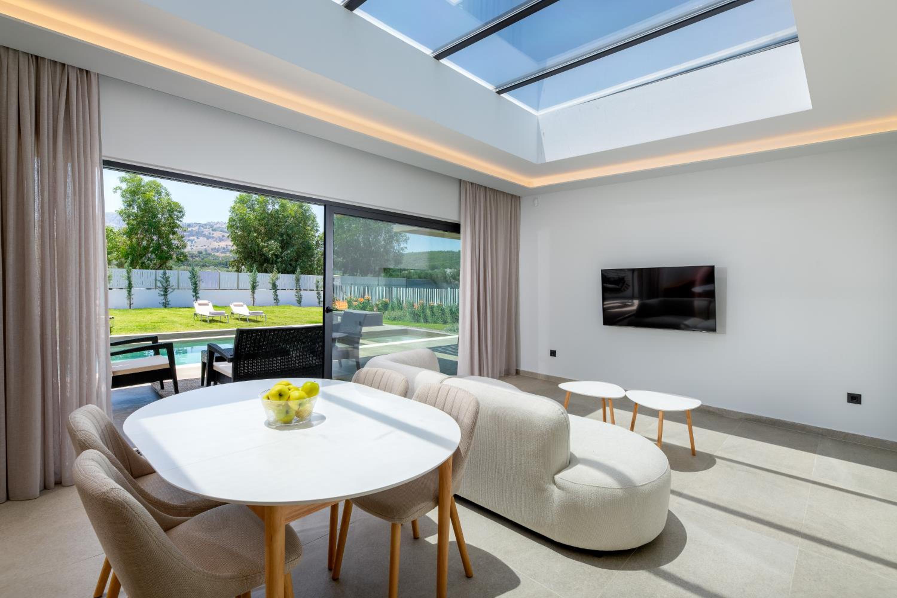 Sunrays Pool Villas