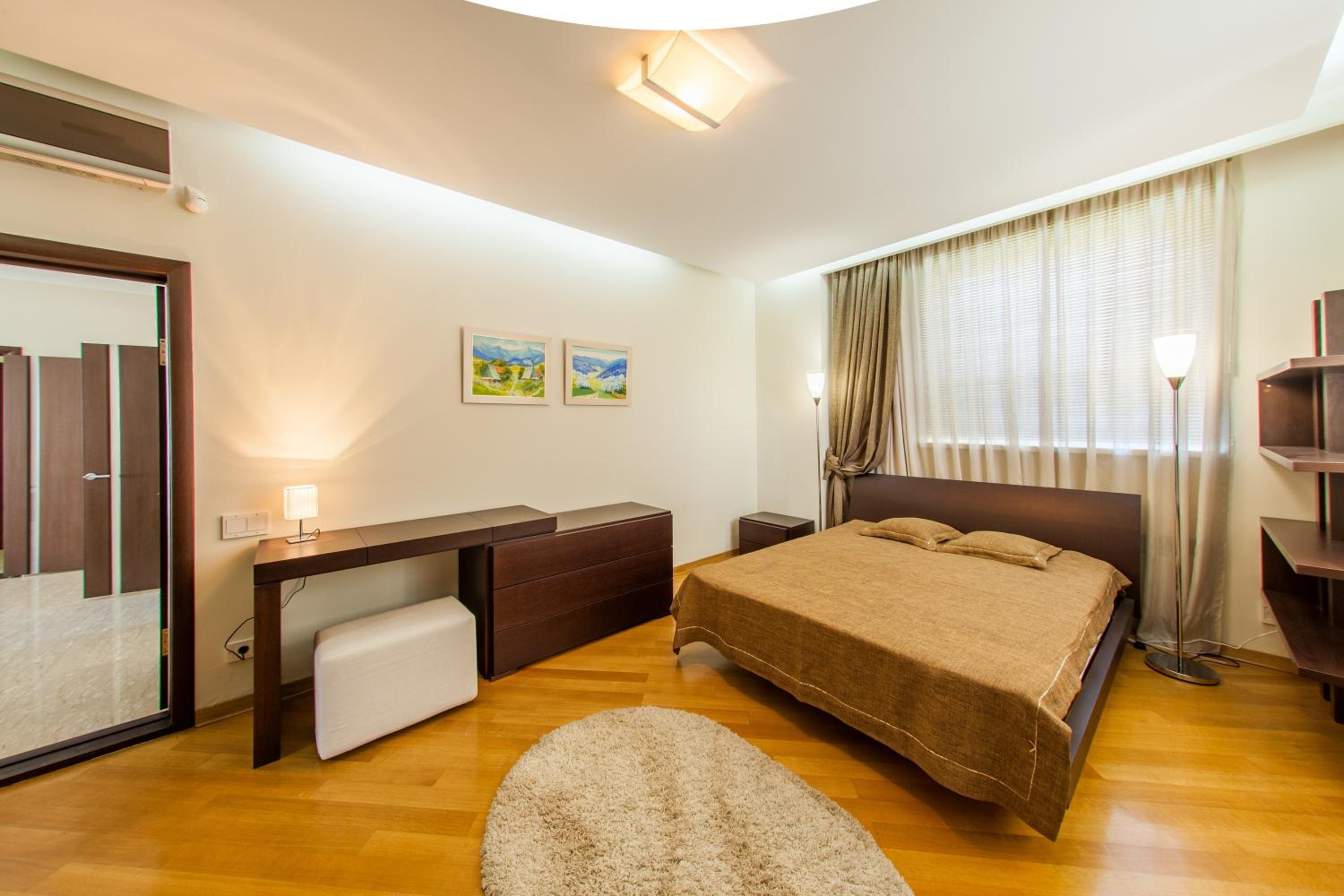 Zhilyanskaya 30а apartments