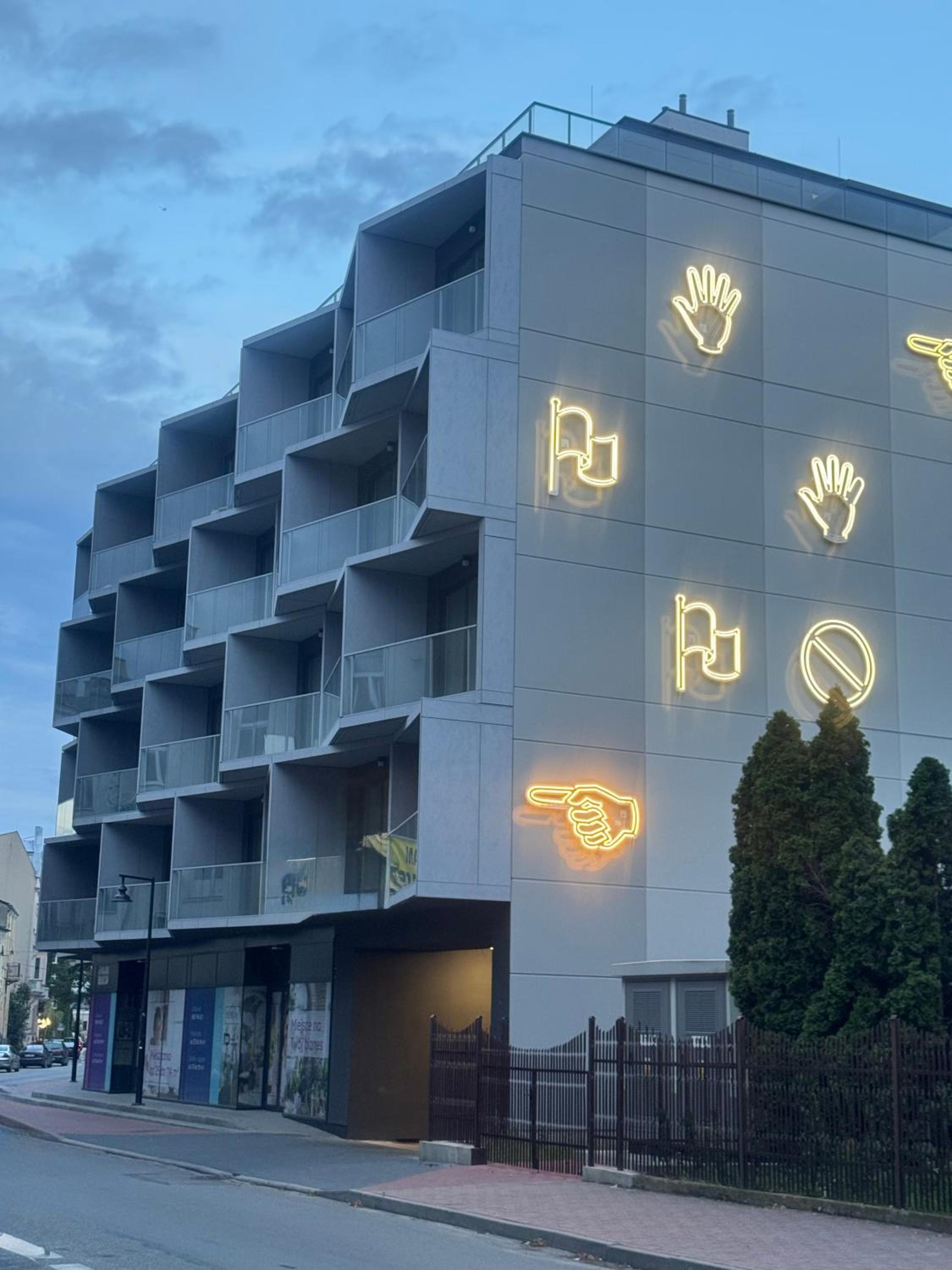 Apartament Neonowy by Apartamenty 77