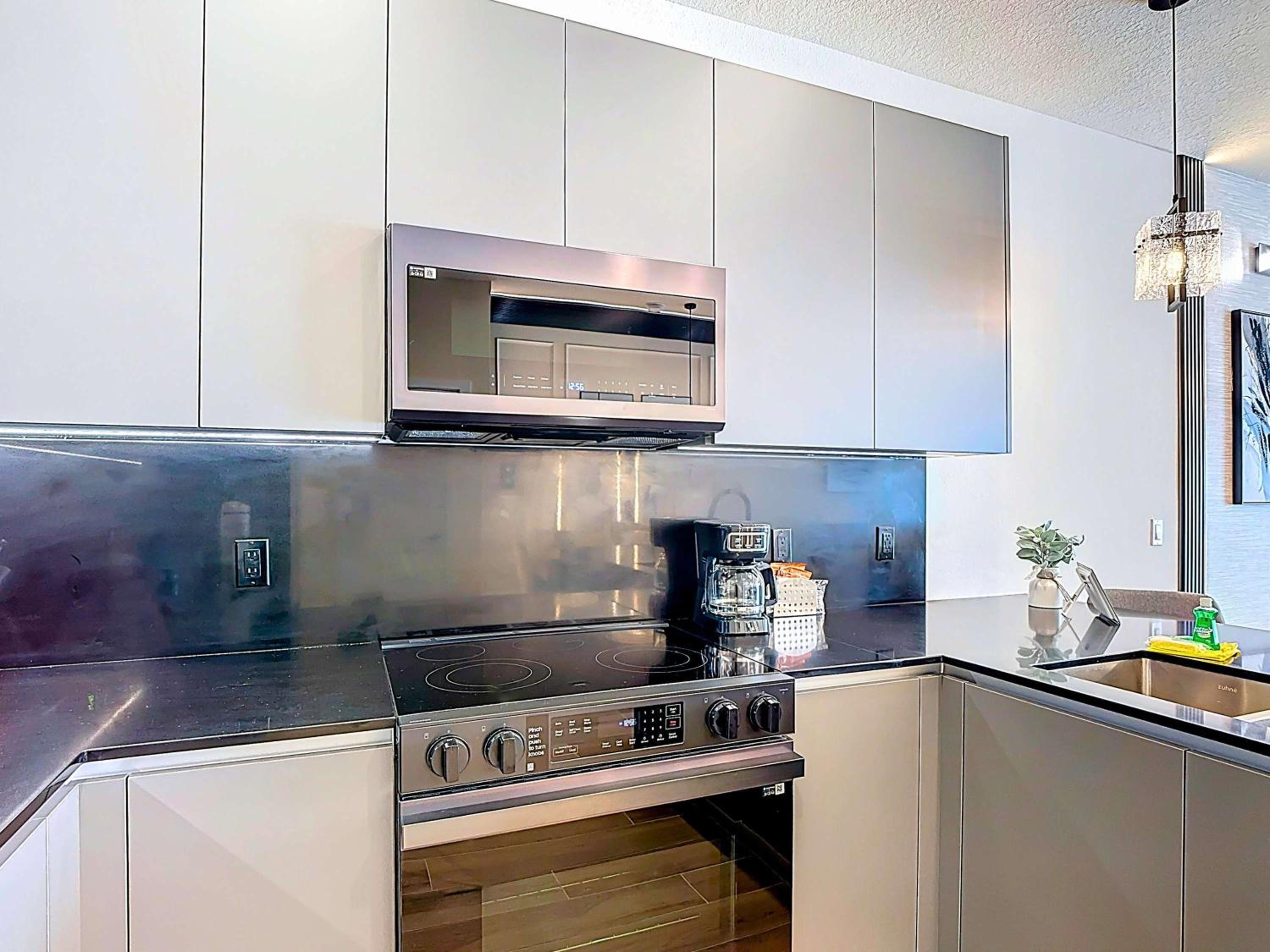 Spacious 3BR with Clubhouses and Splash Fun