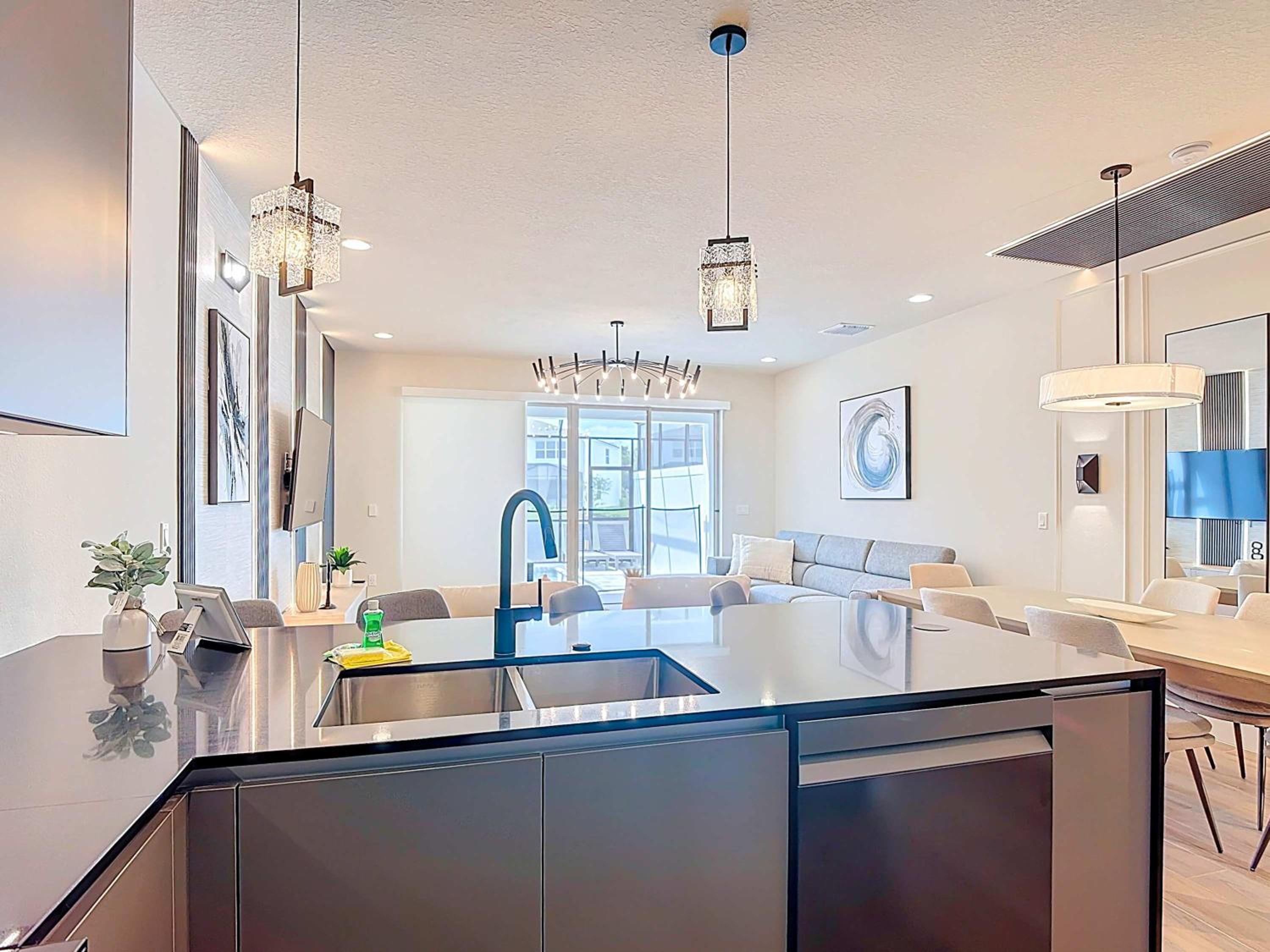 Spacious 3BR with Clubhouses and Splash Fun