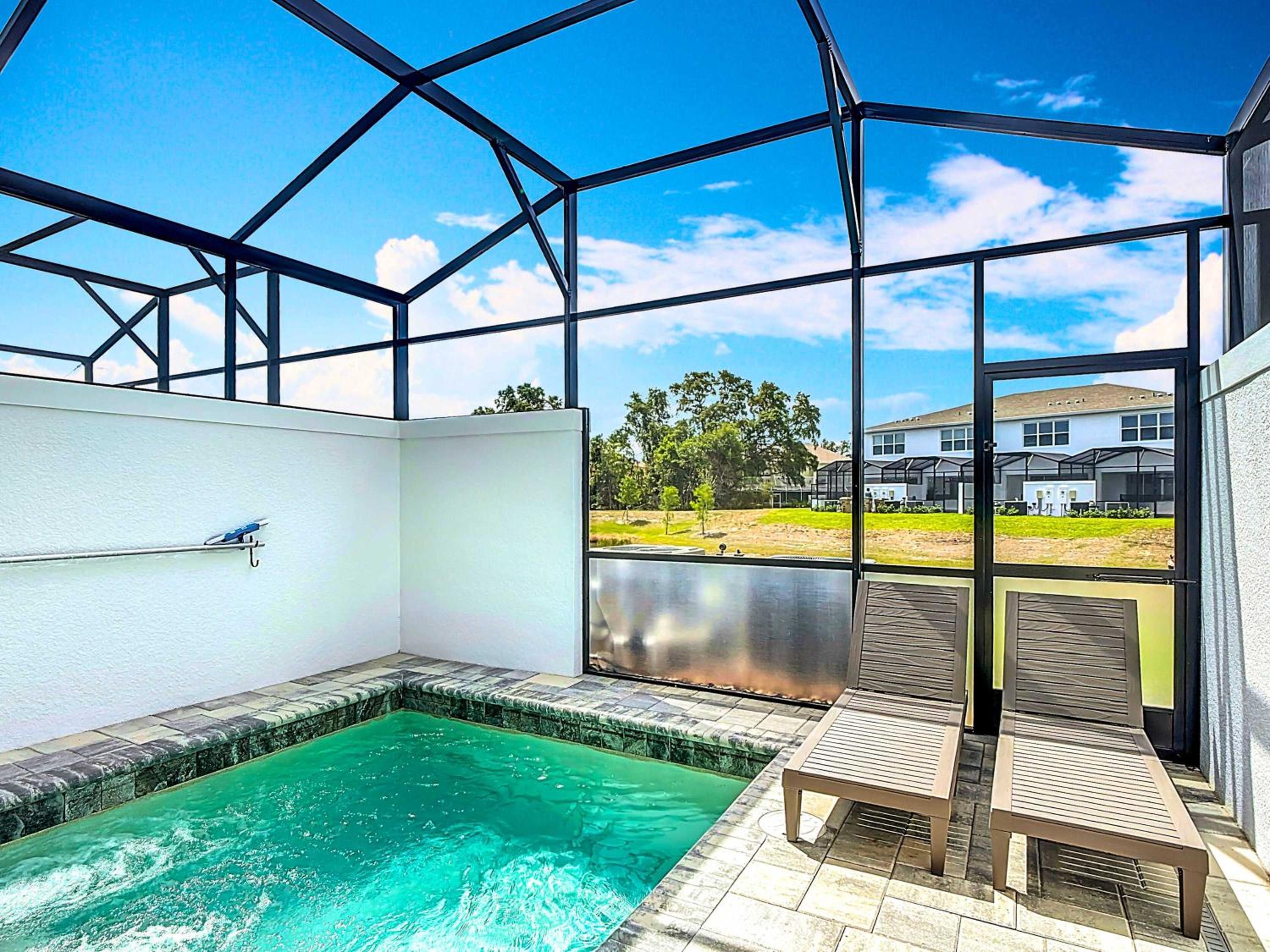 Spacious 3BR with Clubhouses and Splash Fun