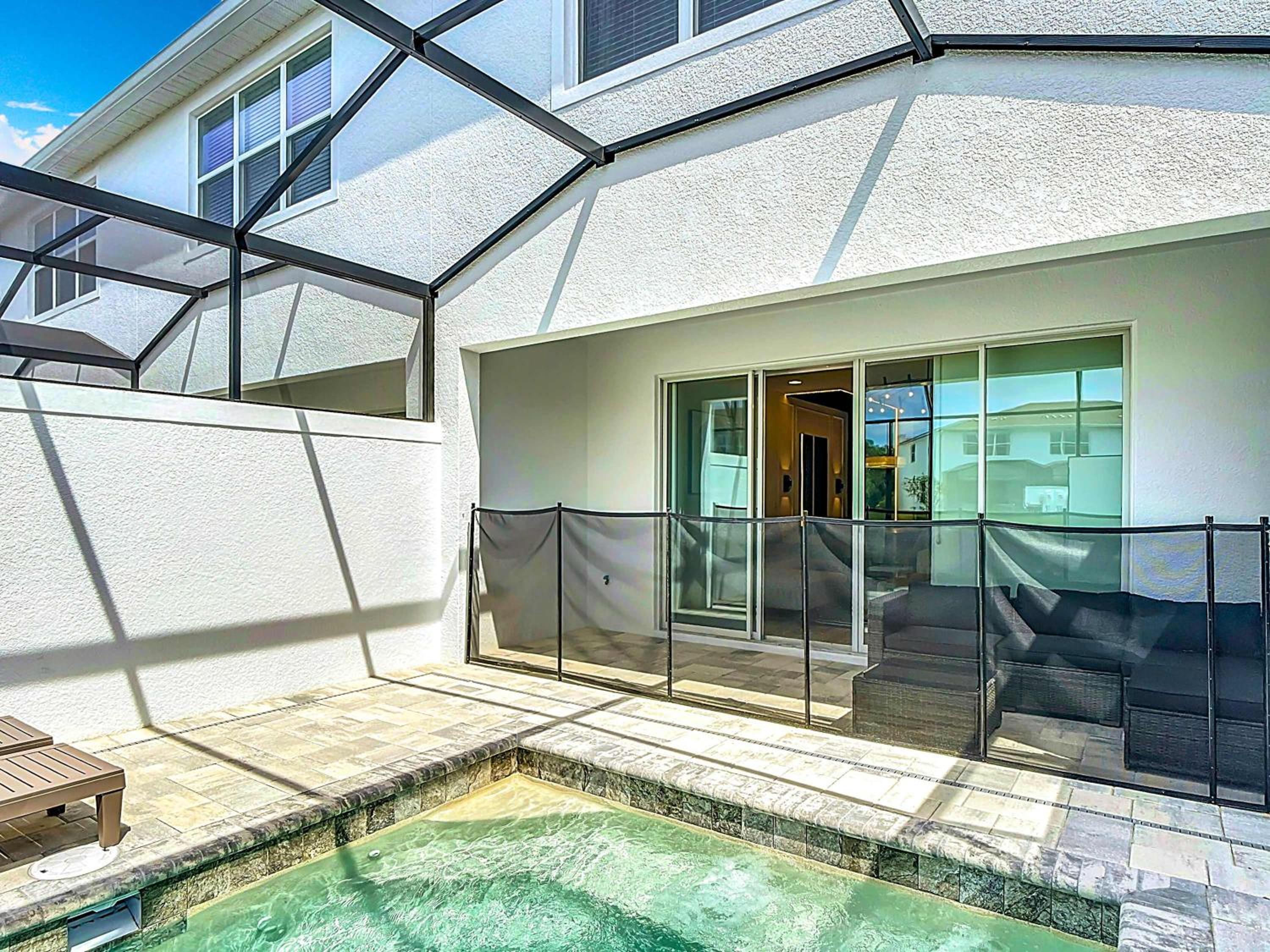 Spacious 3BR with Clubhouses and Splash Fun