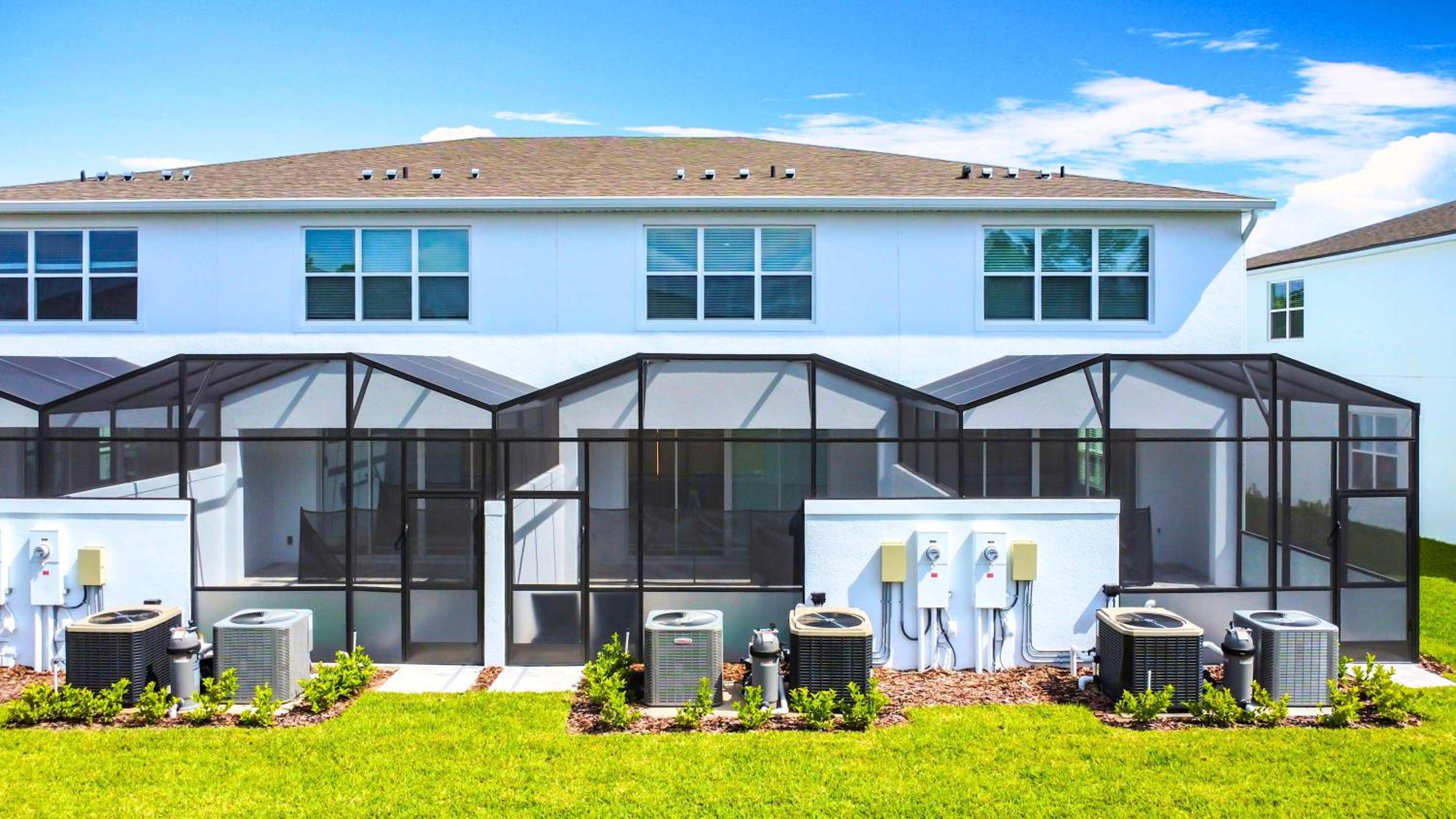Spacious 3BR with Clubhouses and Splash Fun