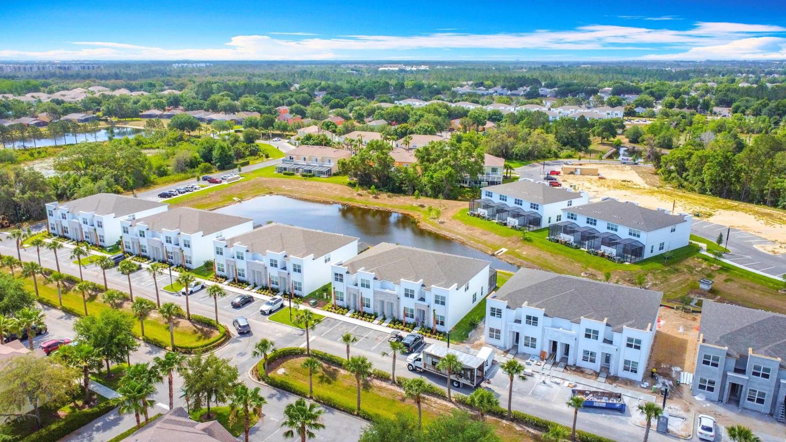 Spacious 3BR with Clubhouses and Splash Fun