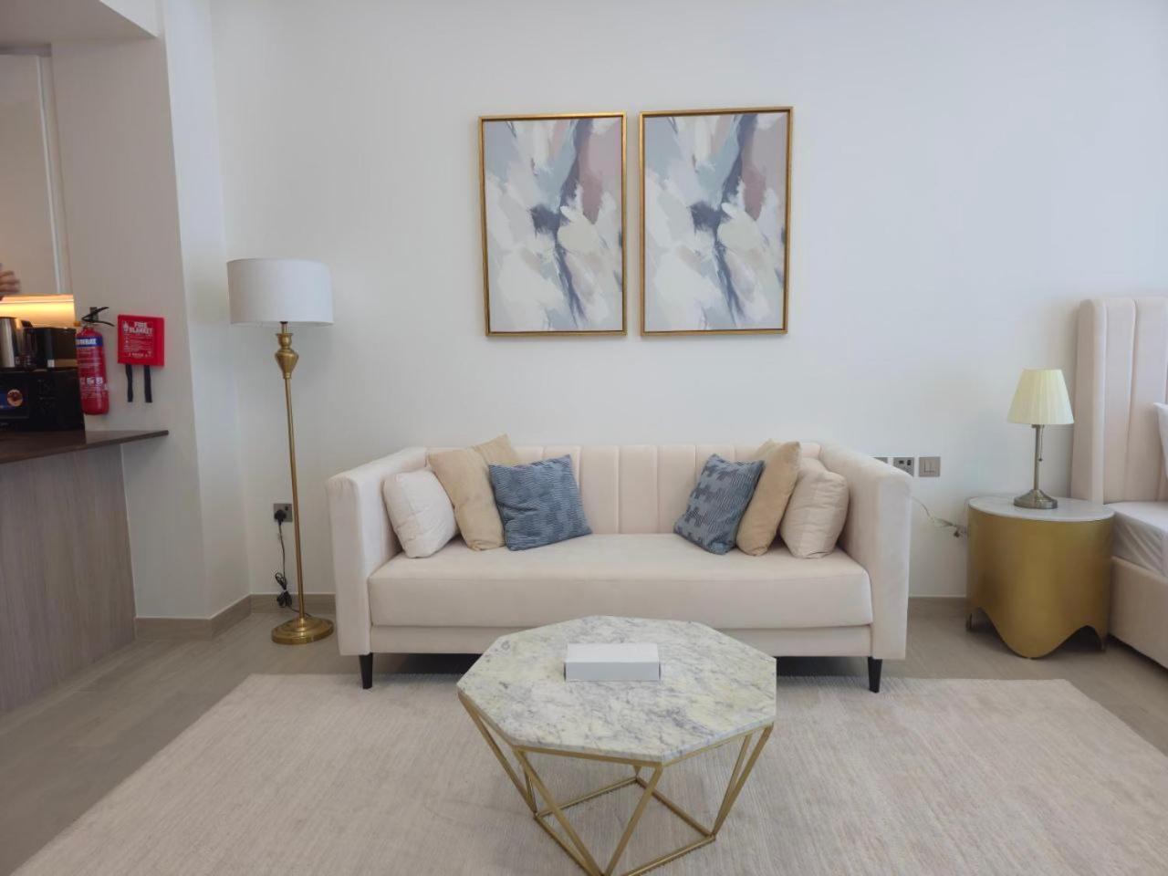 Urban Calm - Studio in Me Do Re - JLT