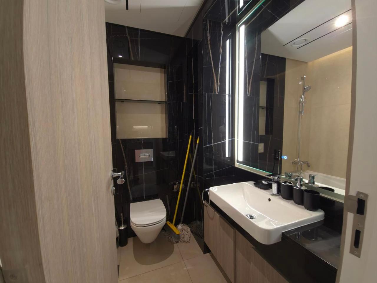 Urban Calm - Studio in Me Do Re - JLT