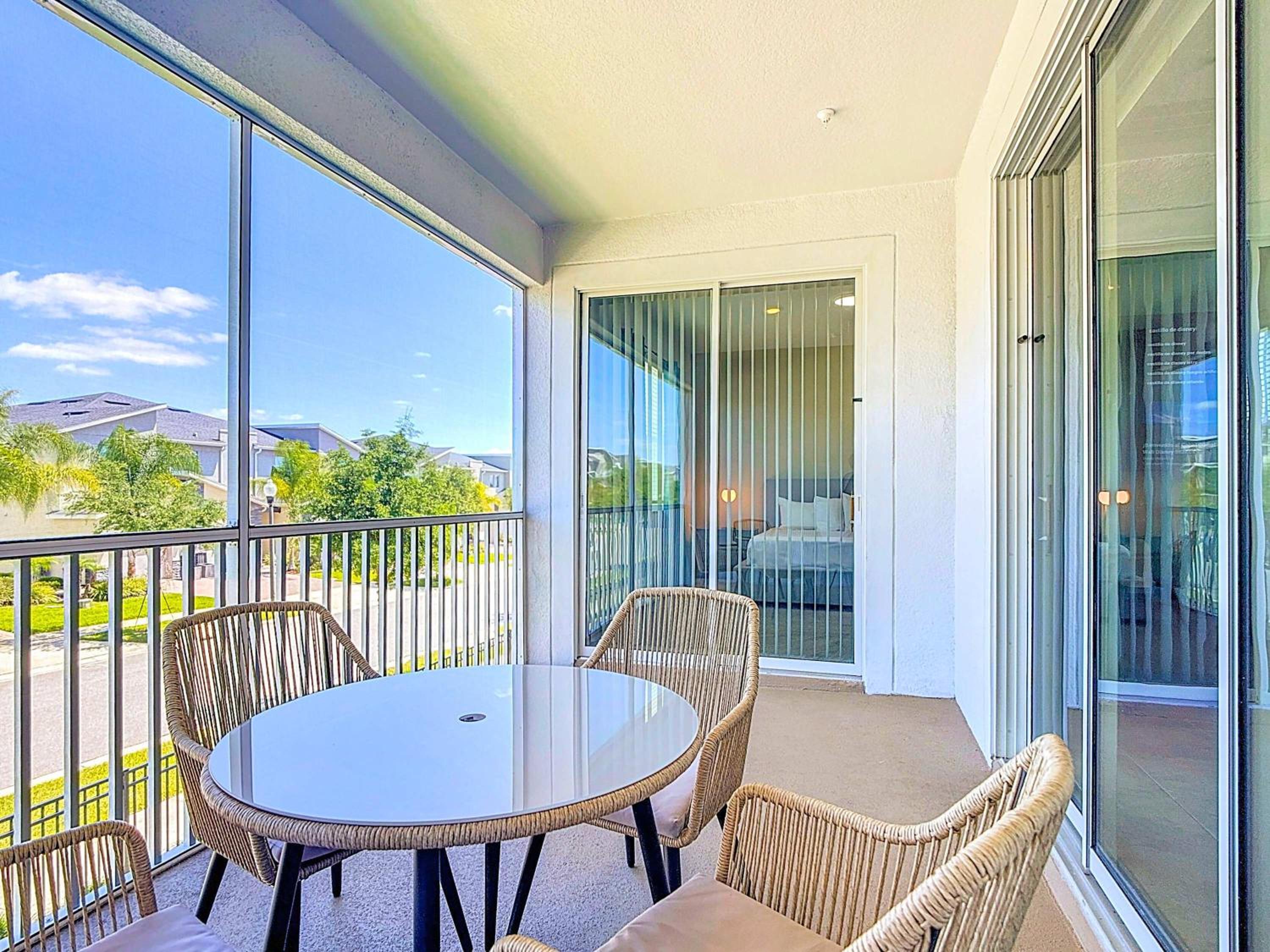 Homey Lakeview with themed Room and 2 Clubhouses