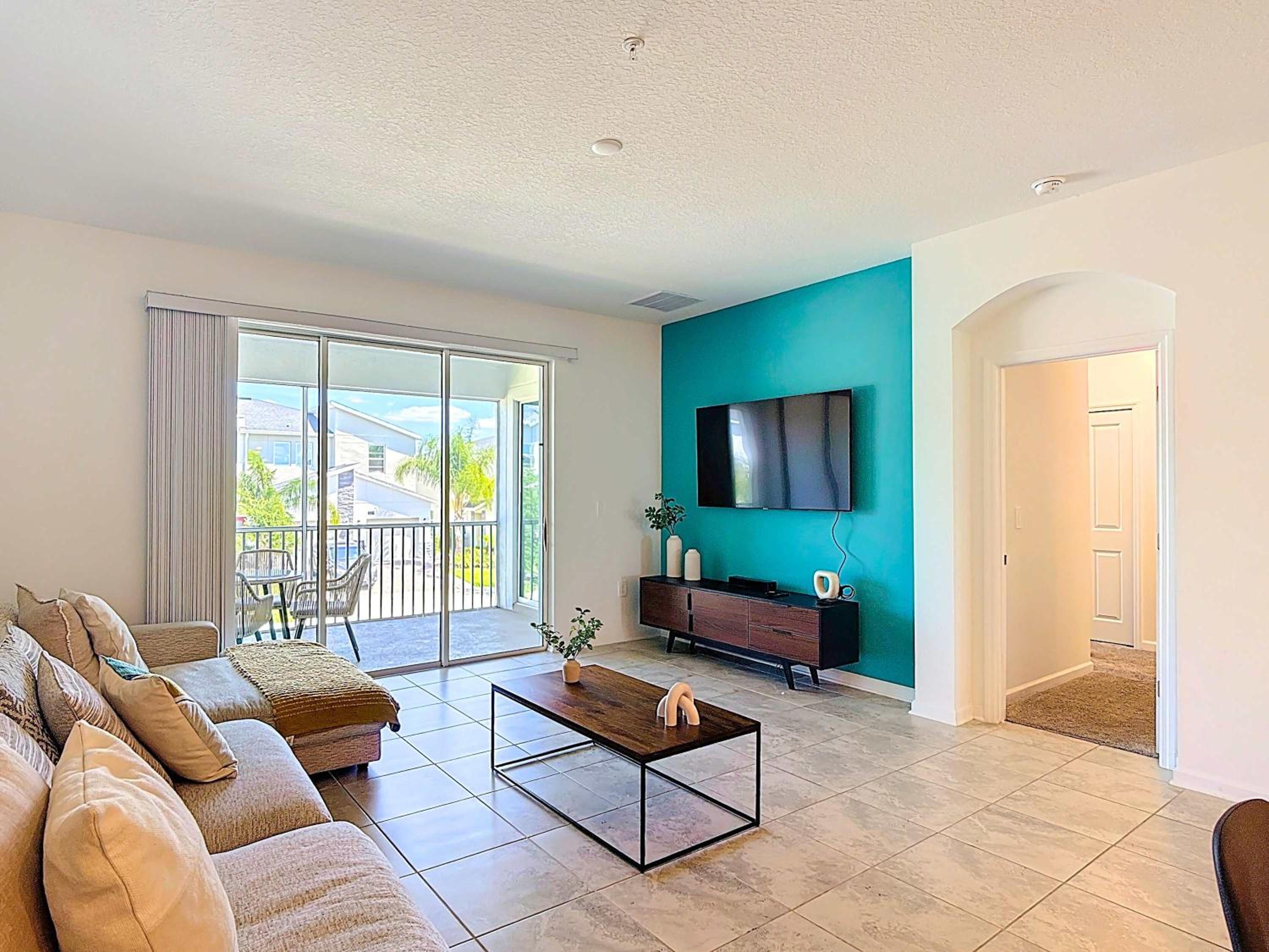 Homey Lakeview with themed Room and 2 Clubhouses