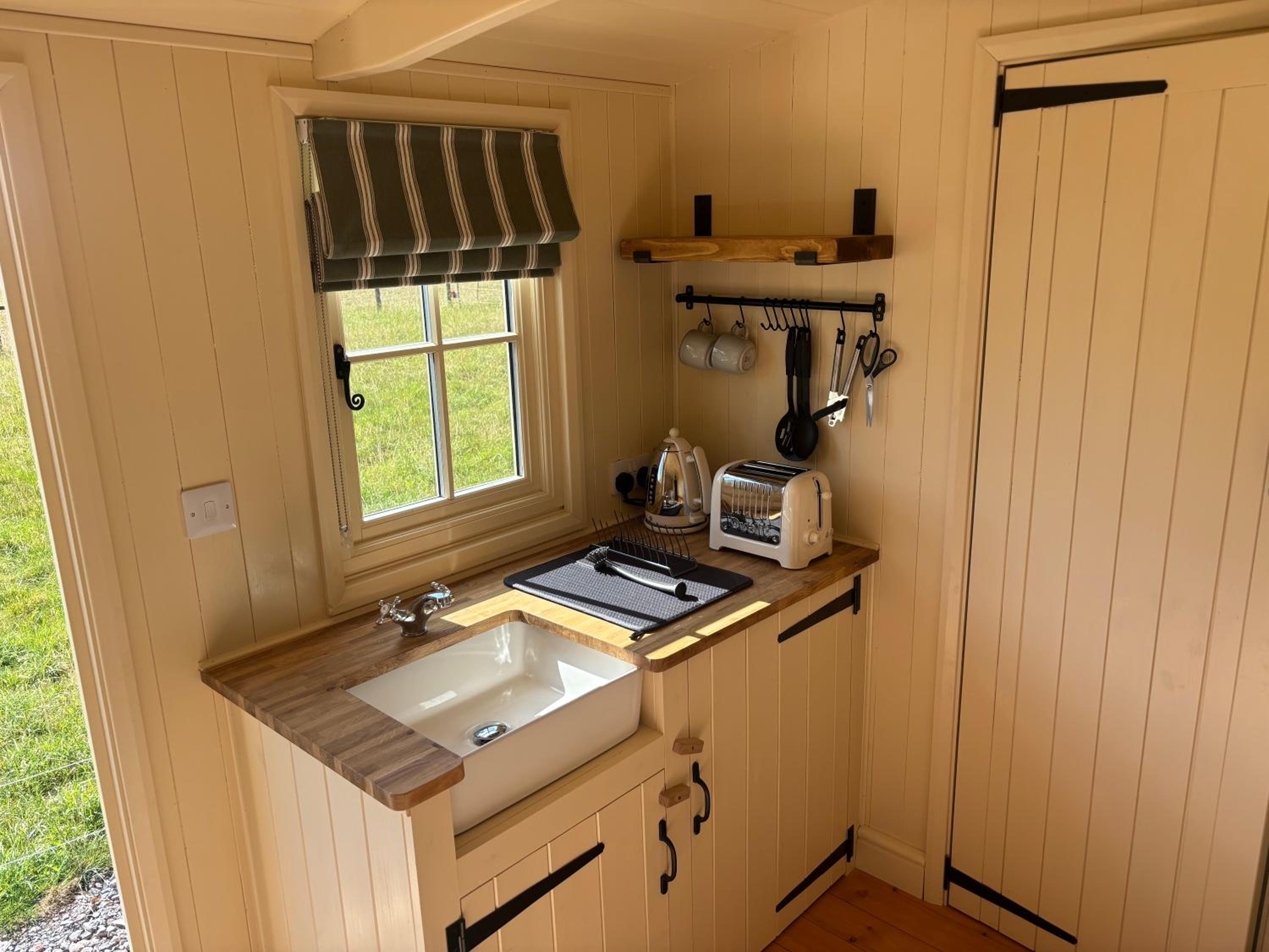 Cosy Shepherd Hut