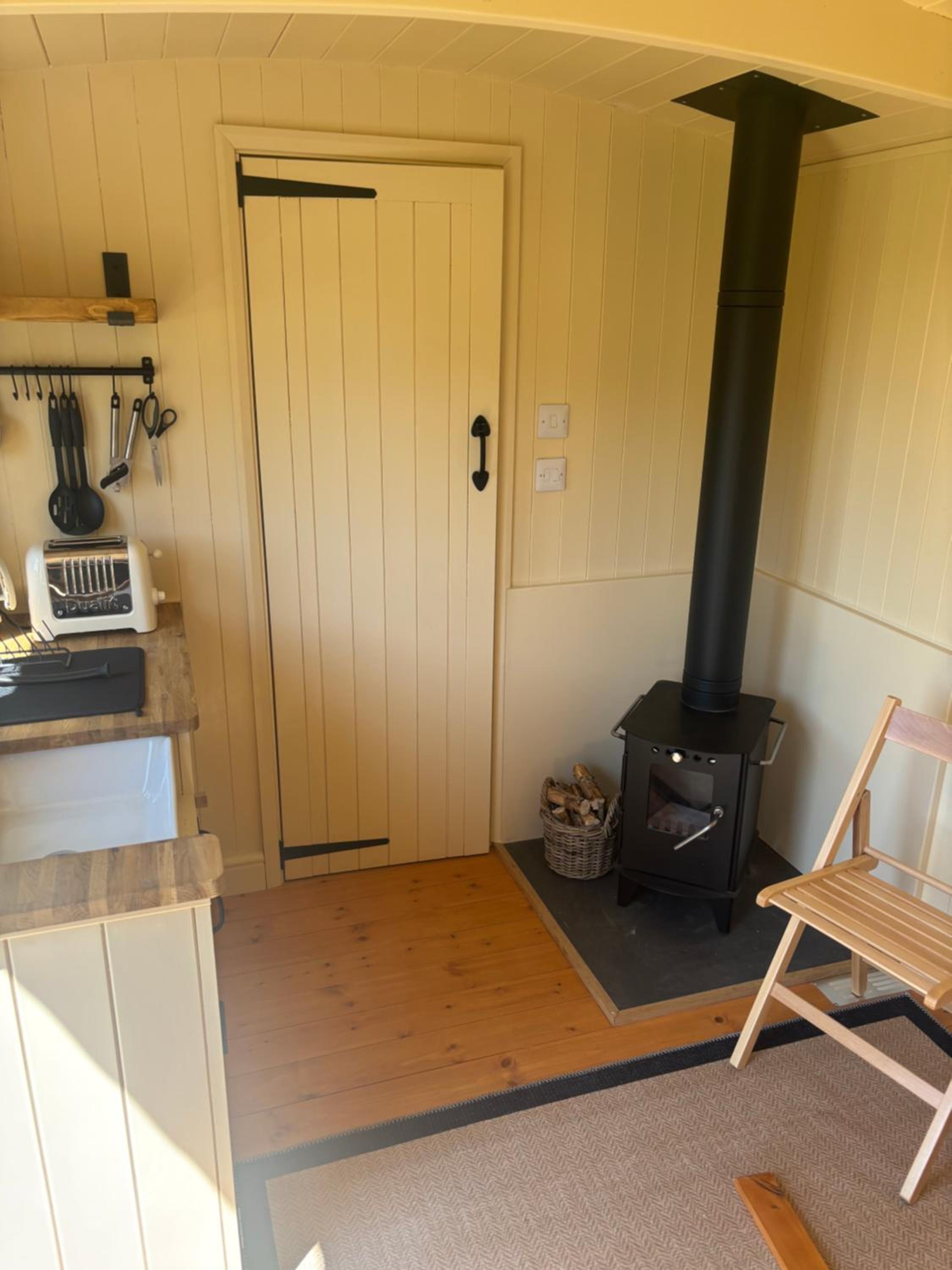 Cosy Shepherd Hut