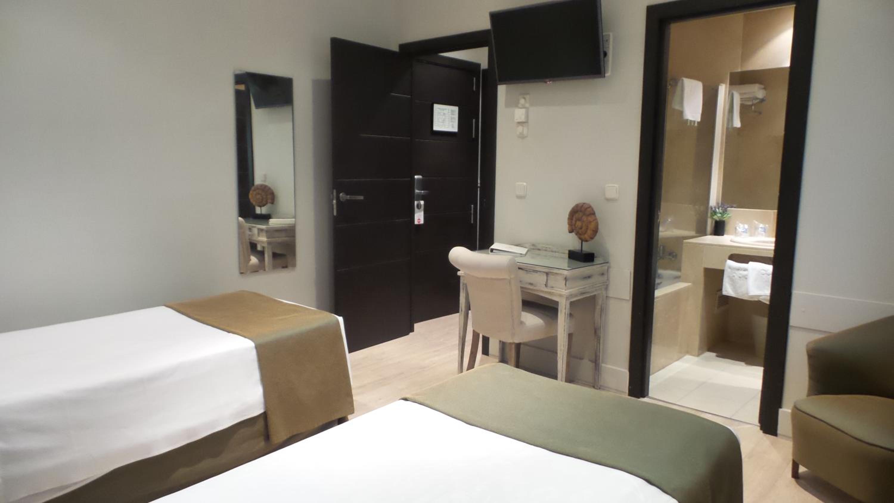 Hotel Moderno Puerta del Sol-2