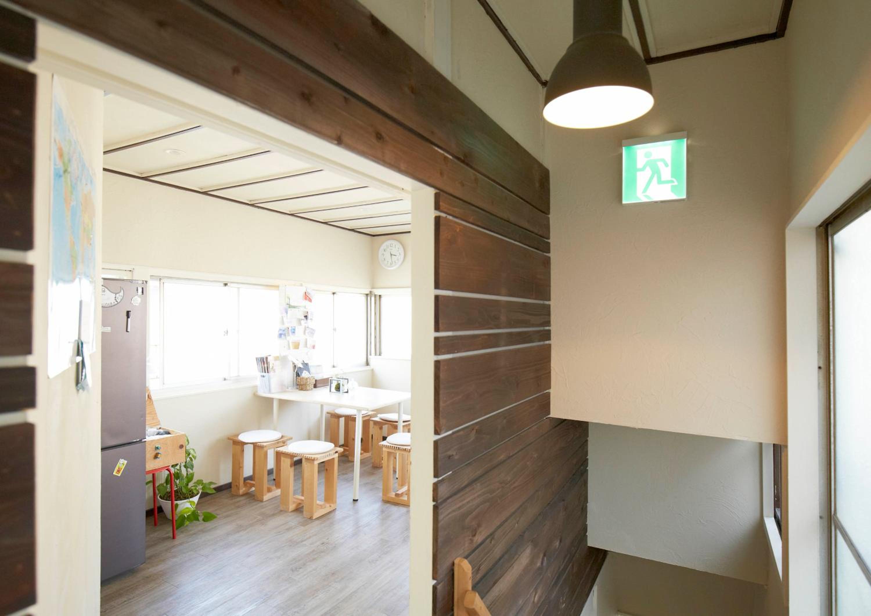 328 Hostel & Lounge
