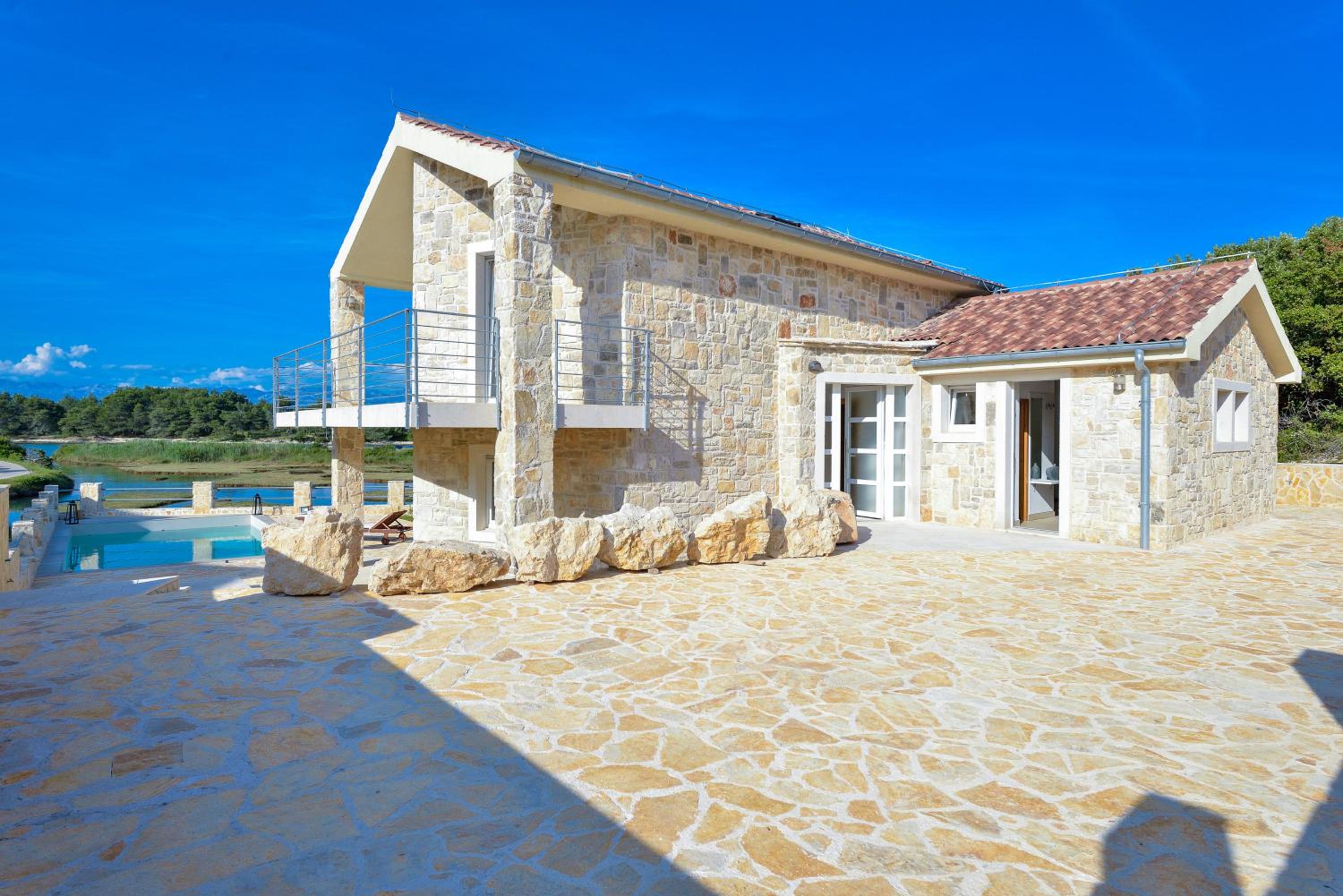 Amazing Villa Ele view 3