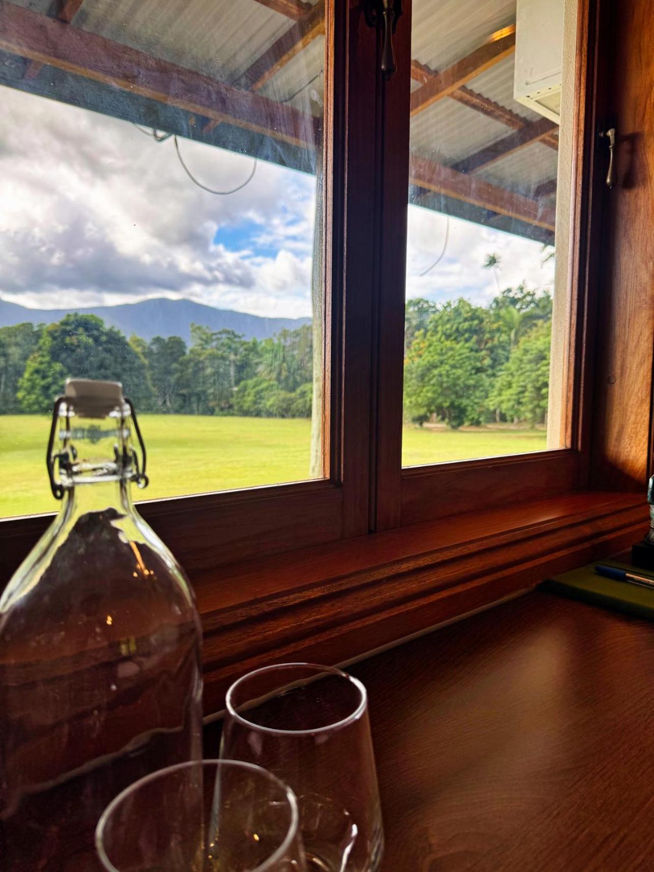 Ahana Hillside - Scenic Stay Near Cairns