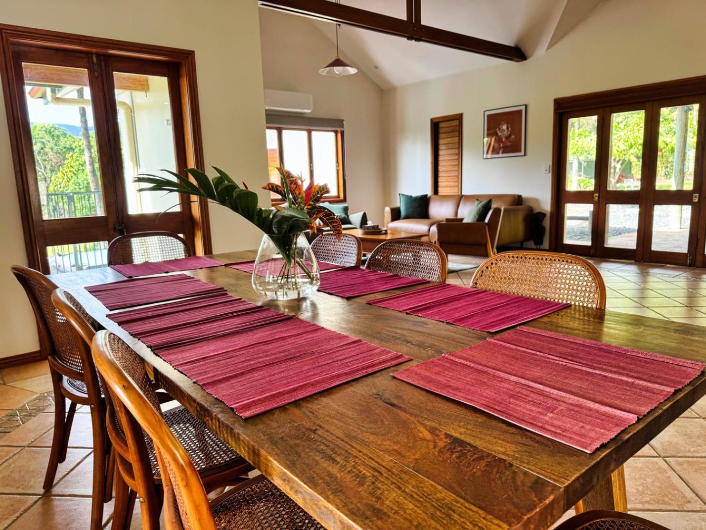 Ahana Hillside - Scenic Stay Near Cairns
