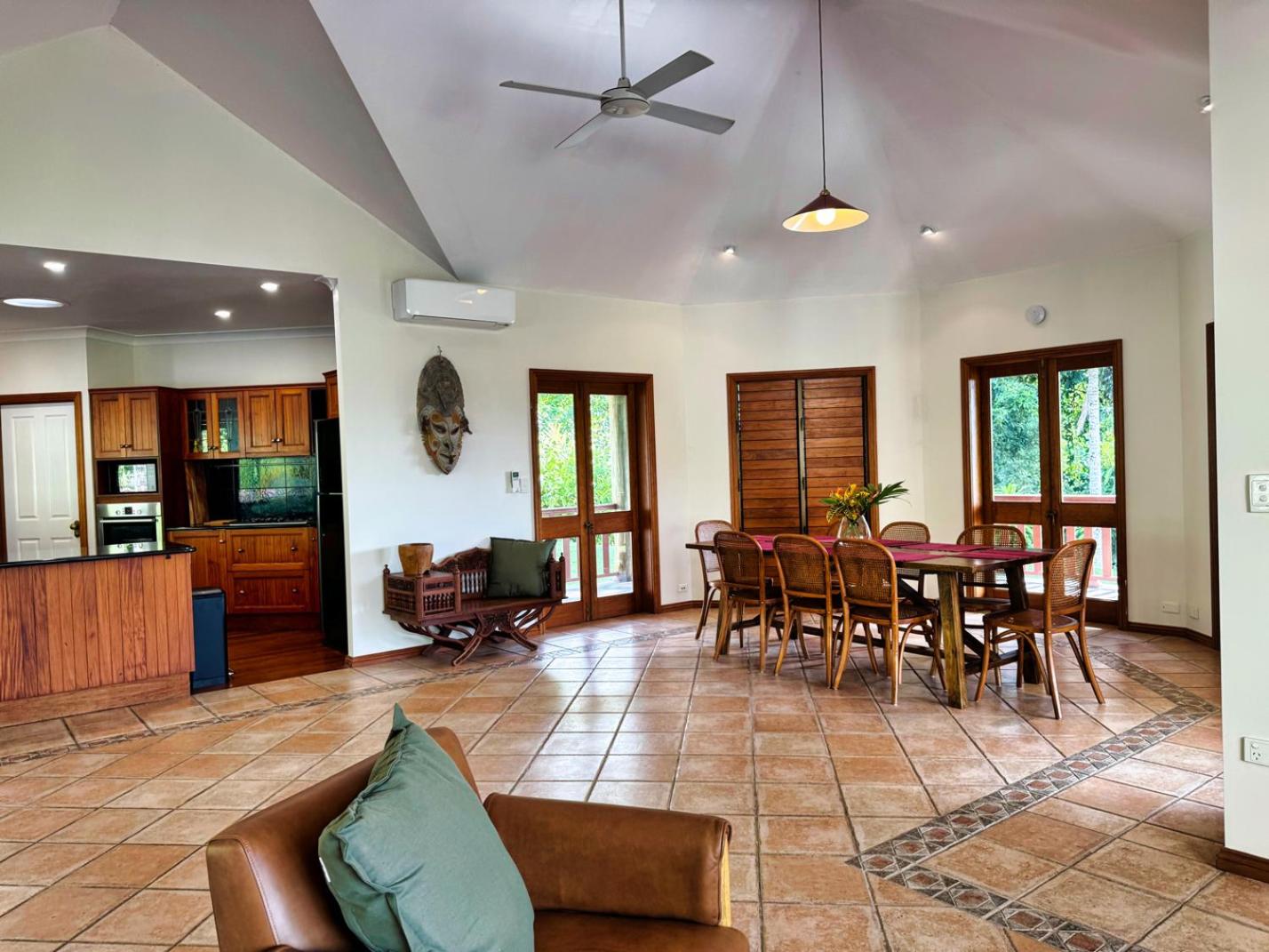Ahana Hillside - Scenic Stay Near Cairns