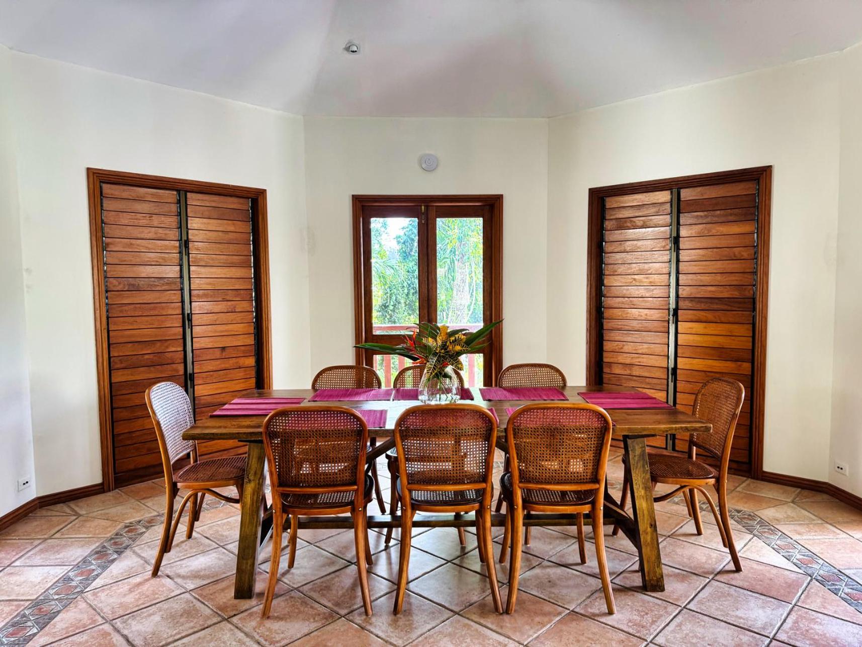 Ahana Hillside - Scenic Stay Near Cairns