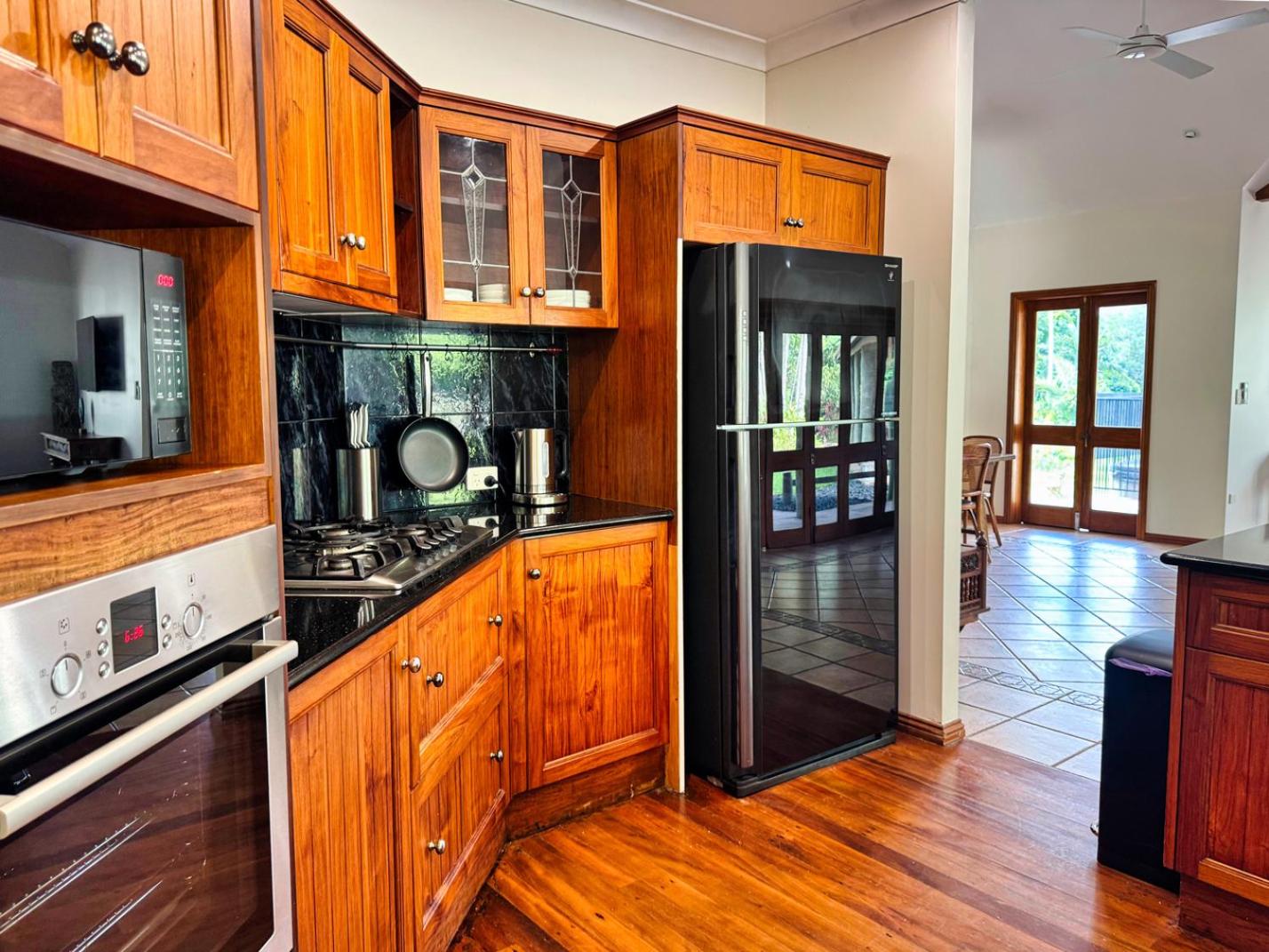 Ahana Hillside - Scenic Stay Near Cairns