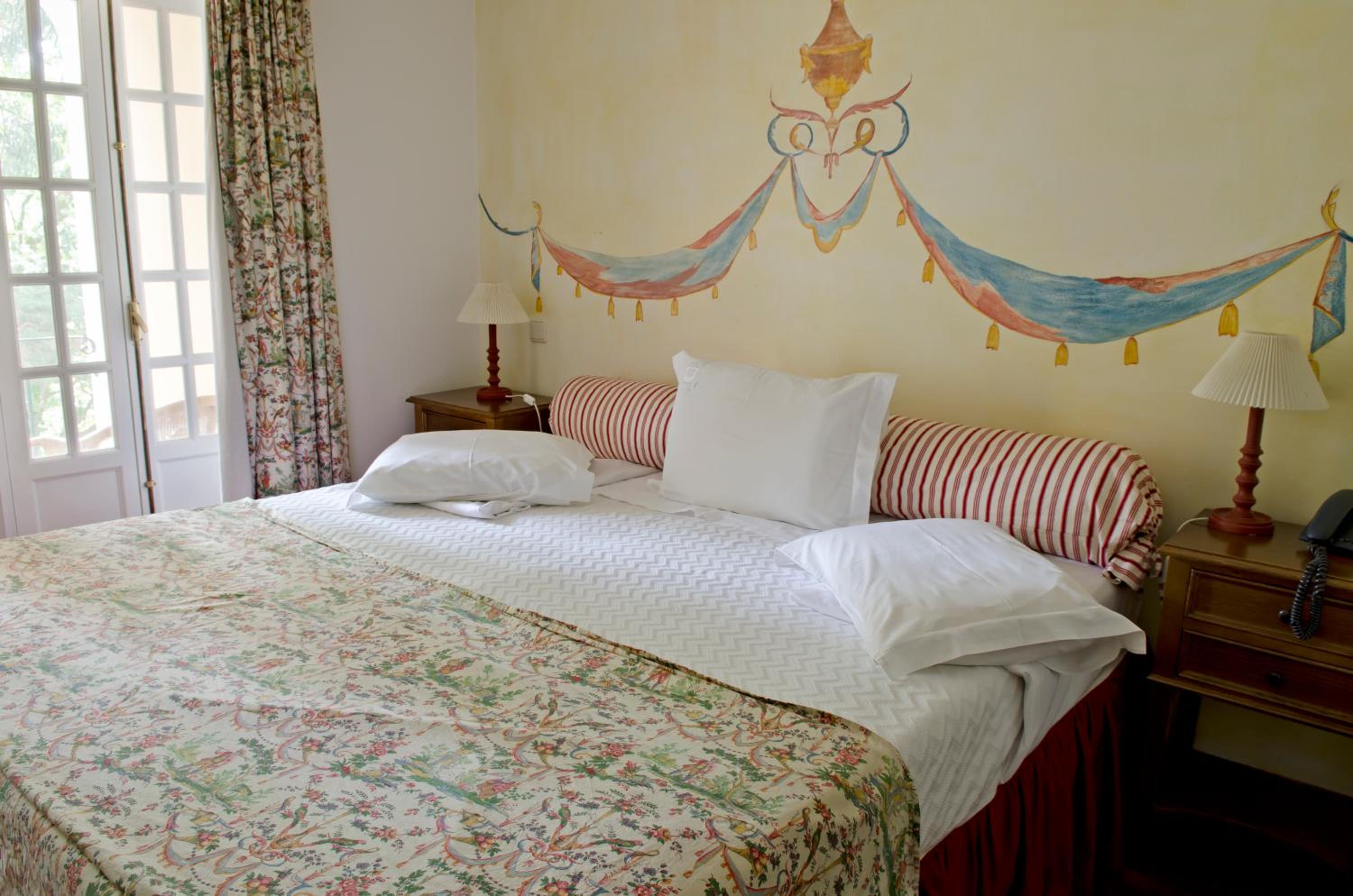 Lawrences Hotel - Image 5