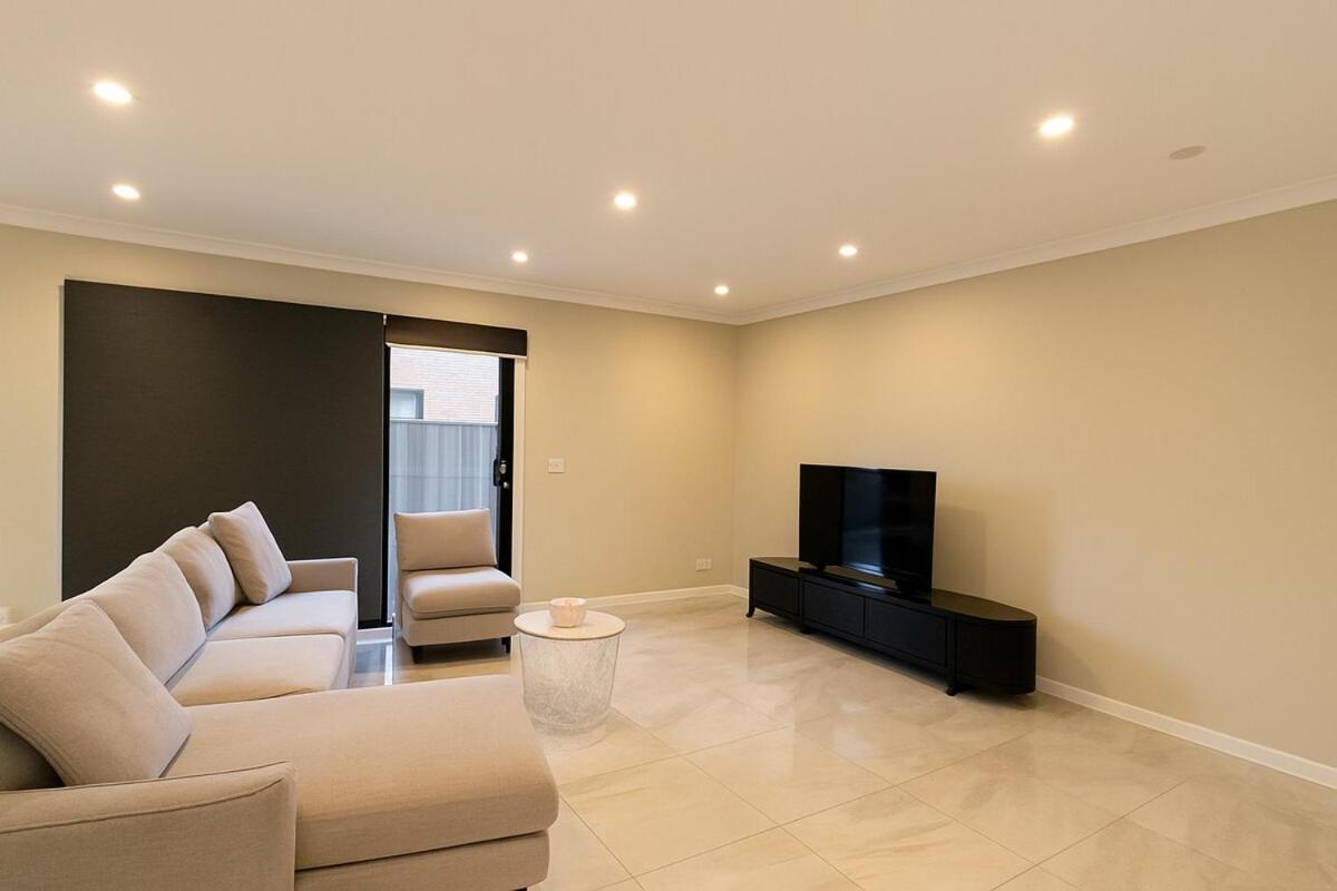Casa Del Aria - Contemporary, Luxe Linens