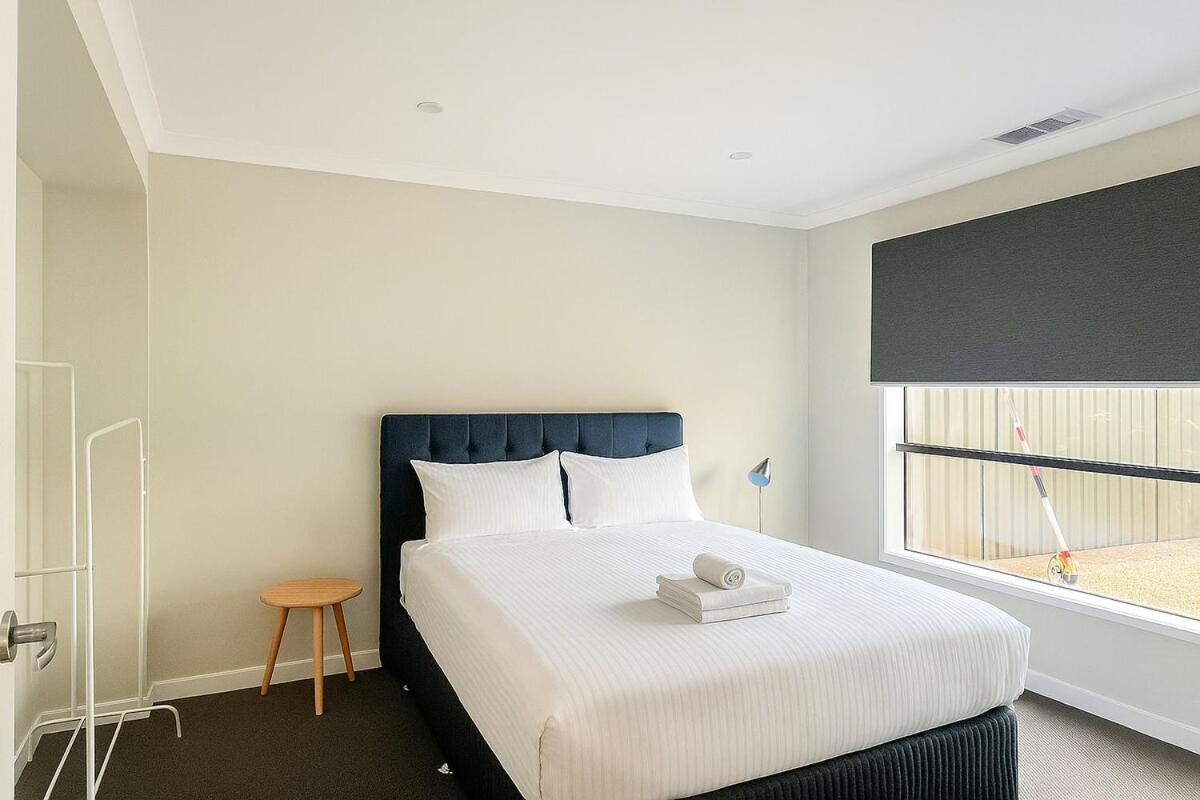 Casa Del Aria - Contemporary, Luxe Linens