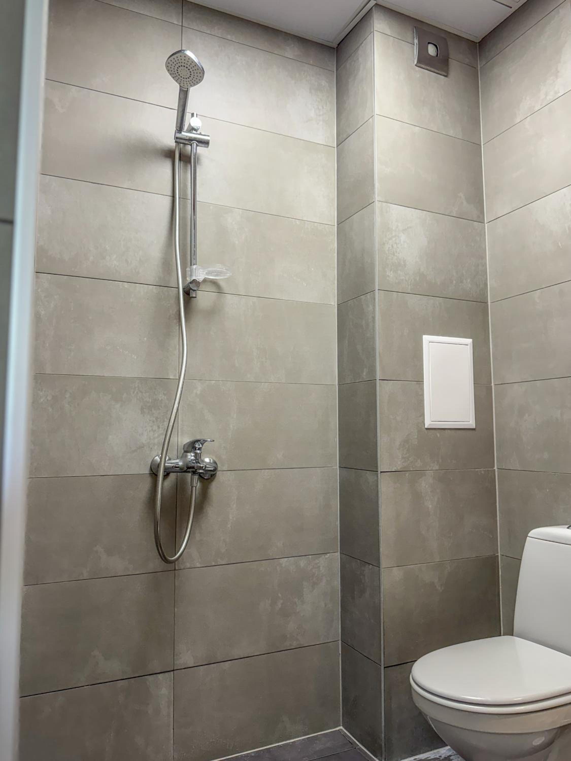 1BR Apartment with a Designated Workspace, Free Street Parking and Free Gym Pass
