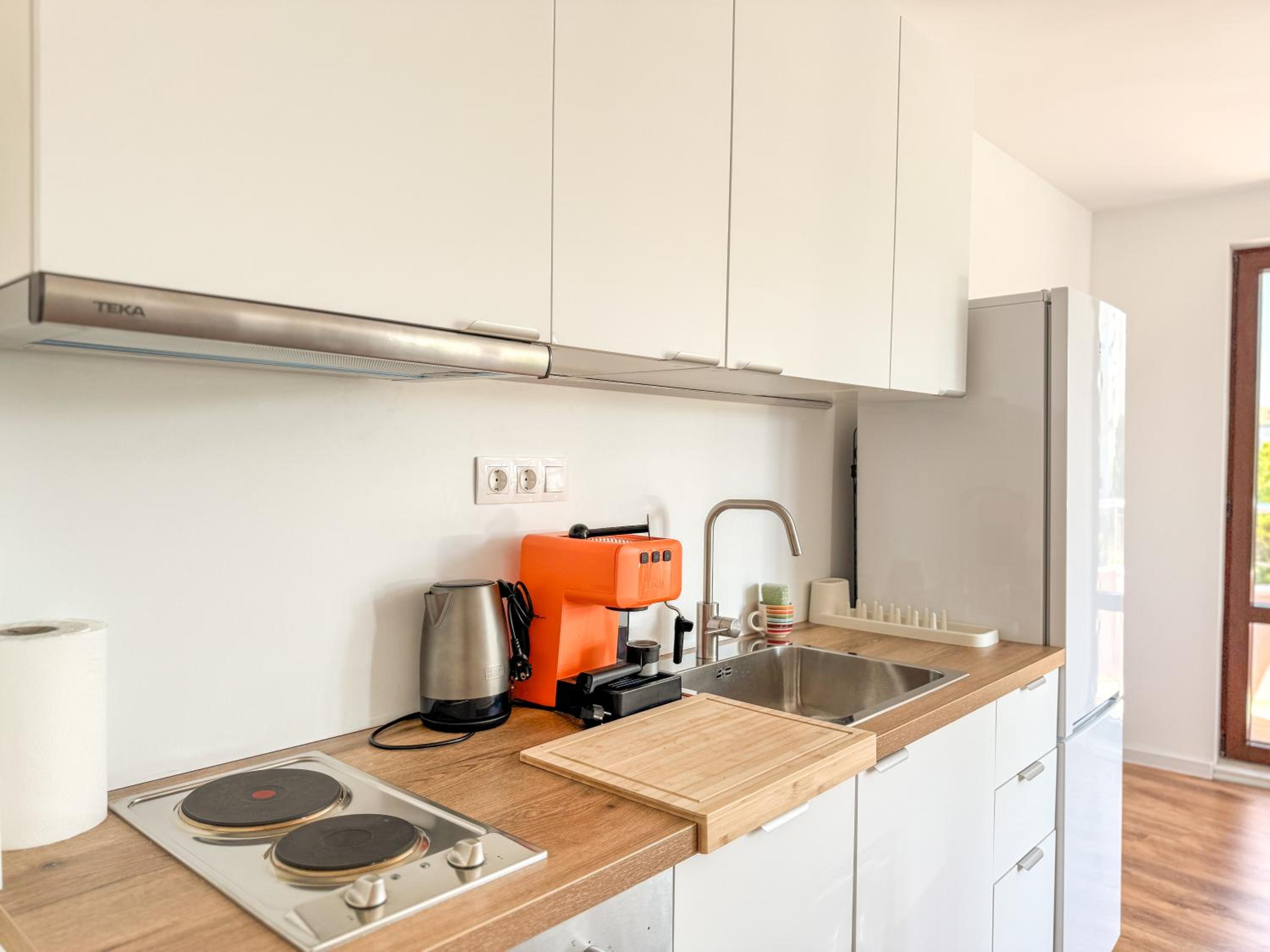 1BR Apartment with a Designated Workspace, Free Street Parking and Free Gym Pass
