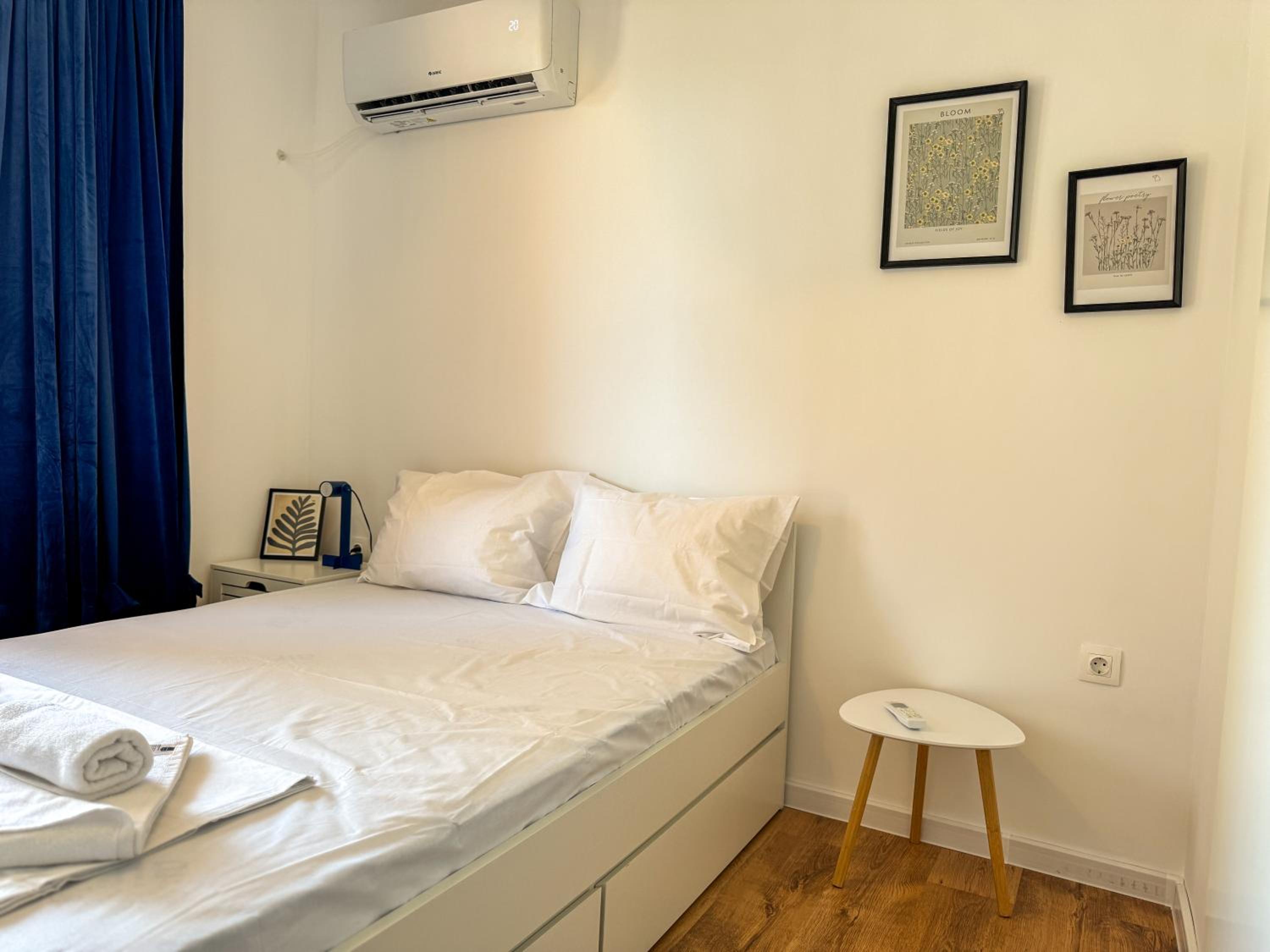 1BR Apartment with a Designated Workspace, Free Street Parking and Free Gym Pass