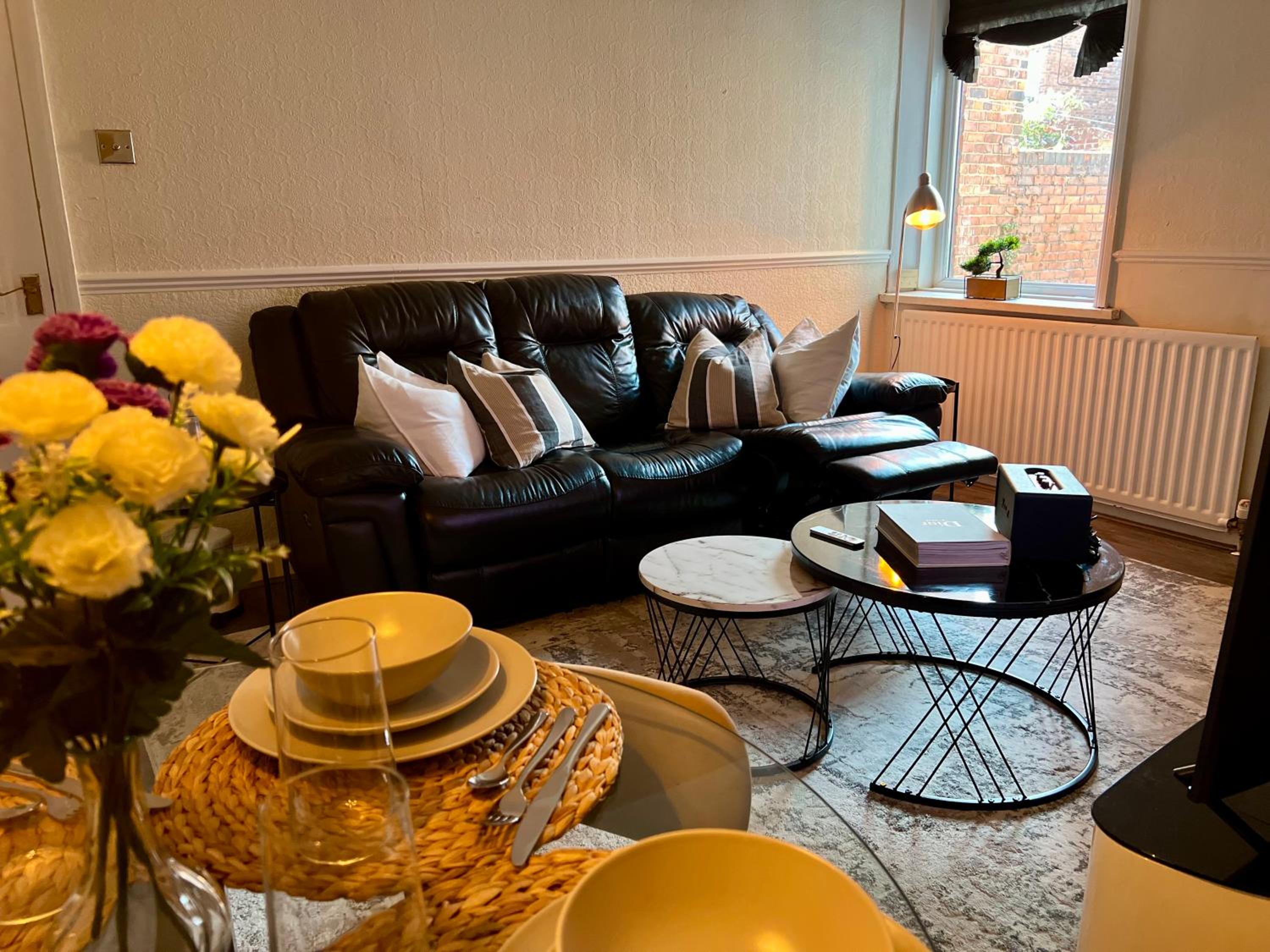 Contractors!, Available in June, 2BR Flat, Free Parking, Fast WIFI