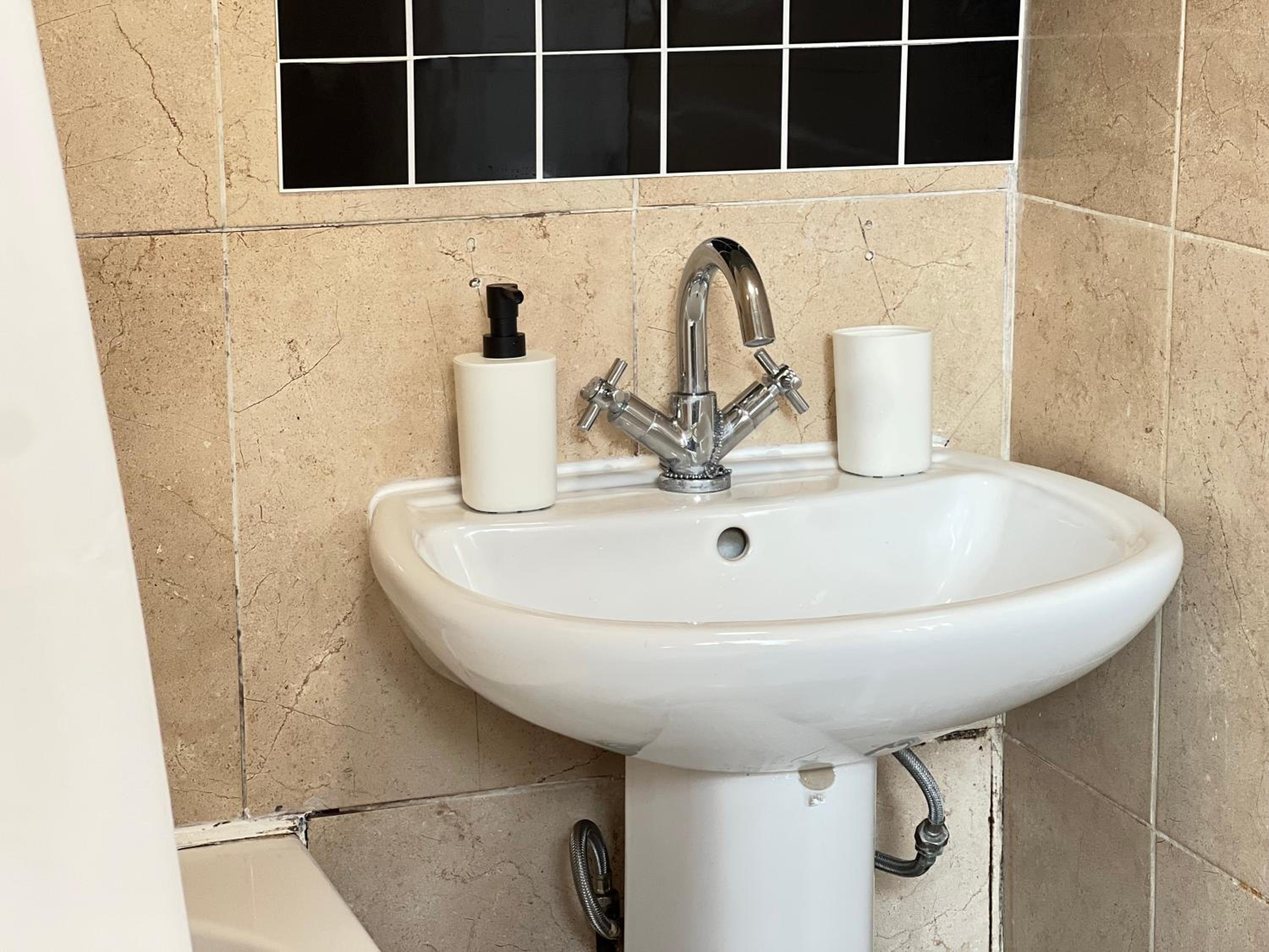 Contractors!, Available in June, 2BR Flat, Free Parking, Fast WIFI