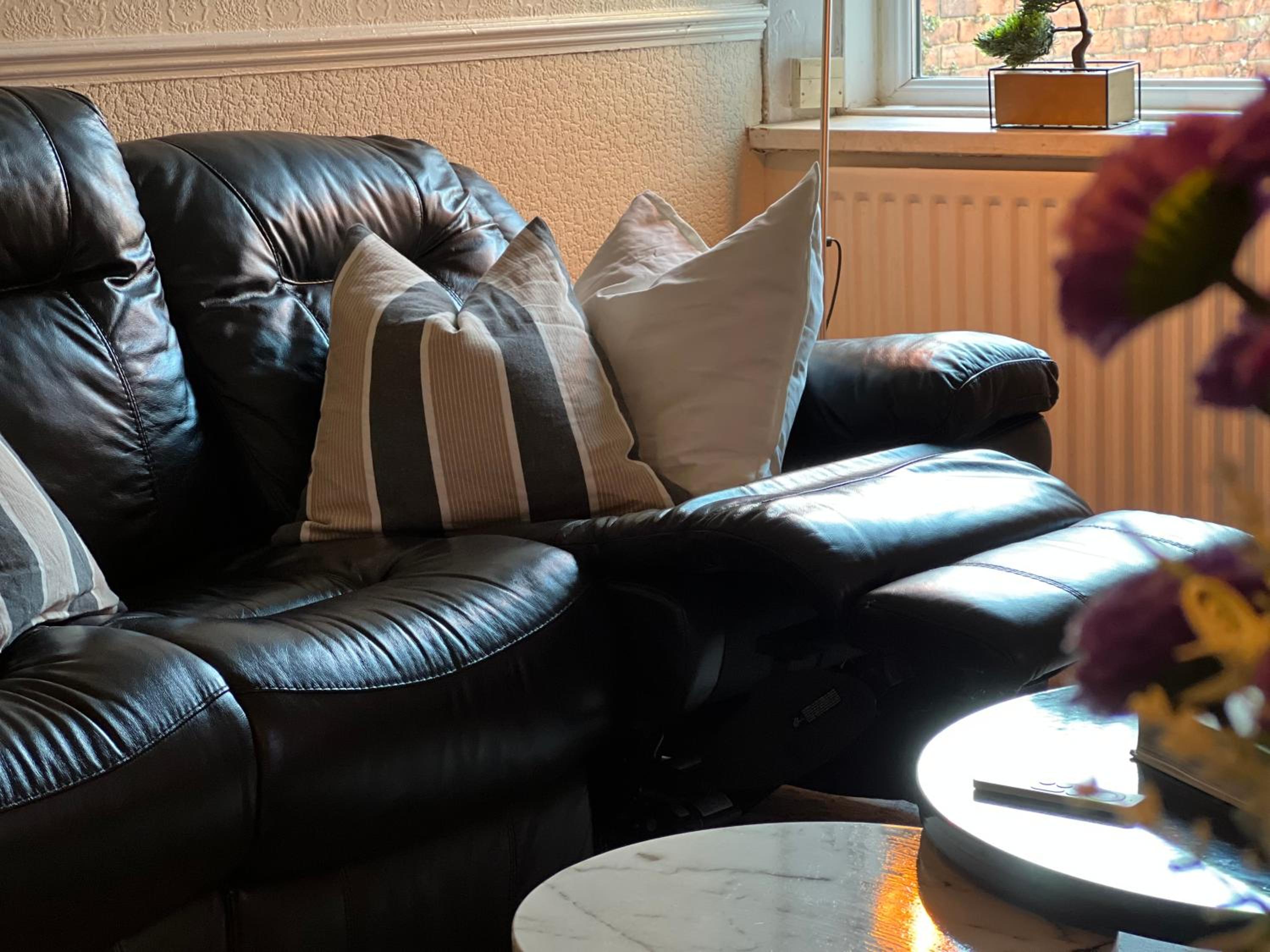 Contractors!, Available in June, 2BR Flat, Free Parking, Fast WIFI